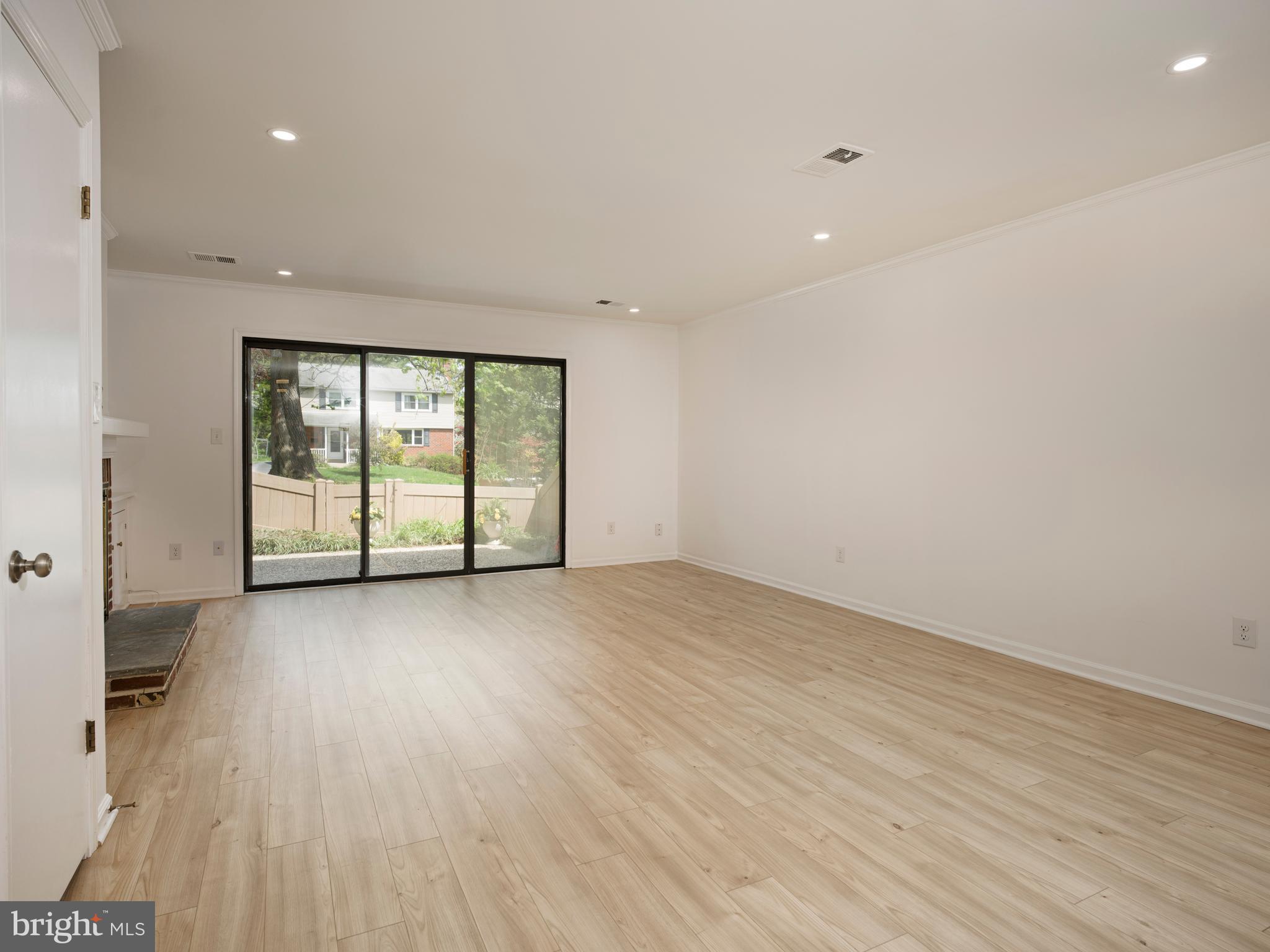 WALNUT HILL - Residential