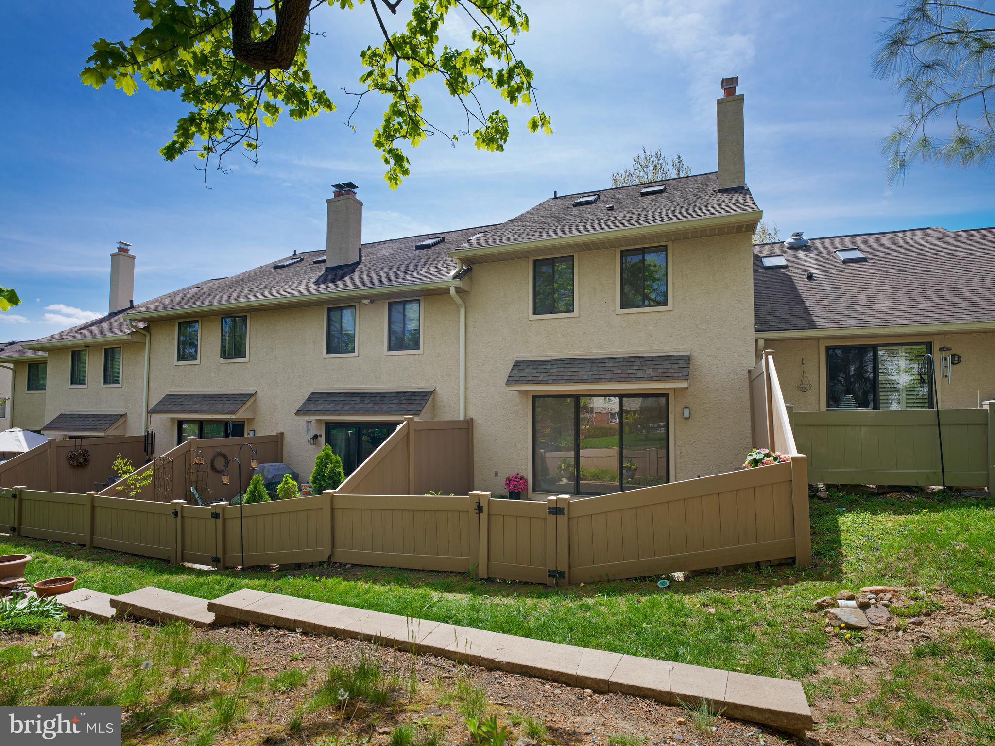 WALNUT HILL - Residential