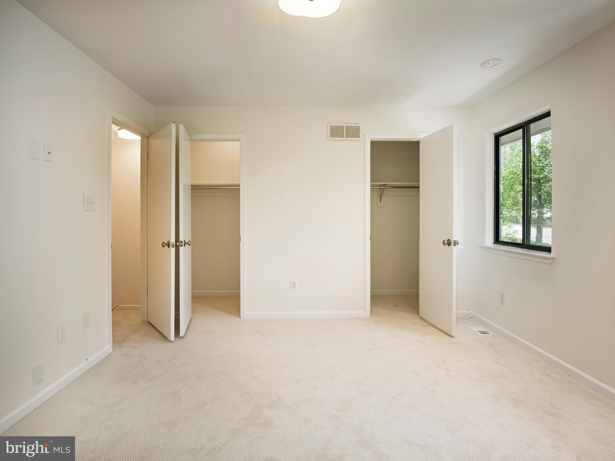 WALNUT HILL - Residential