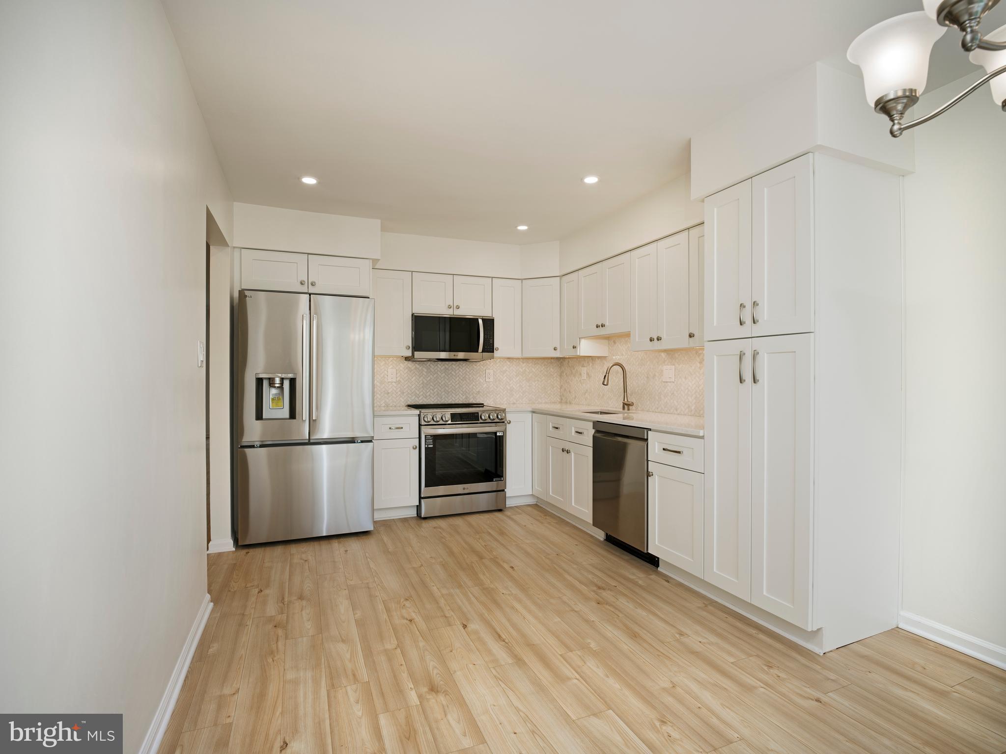 WALNUT HILL - Residential