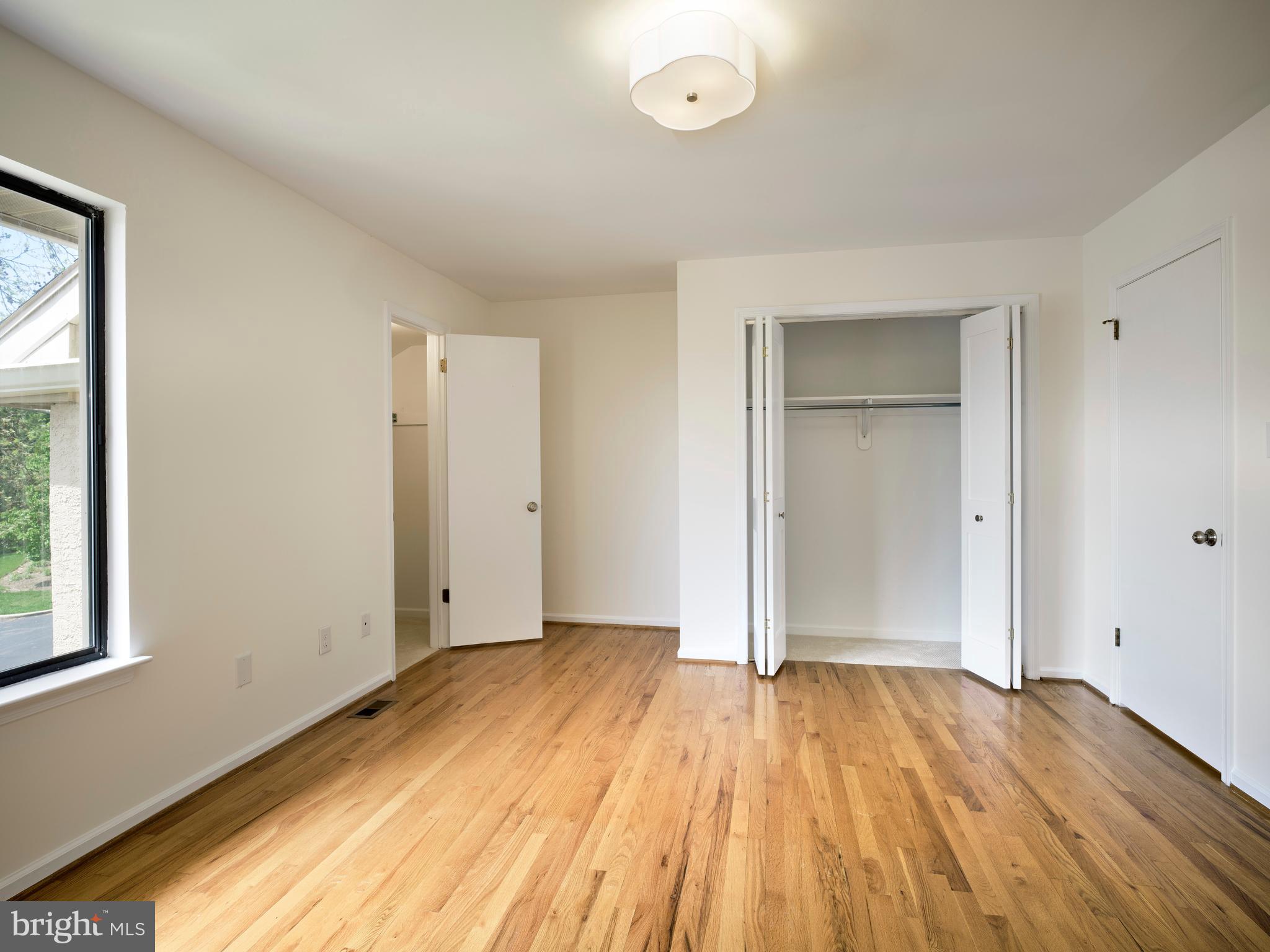 WALNUT HILL - Residential