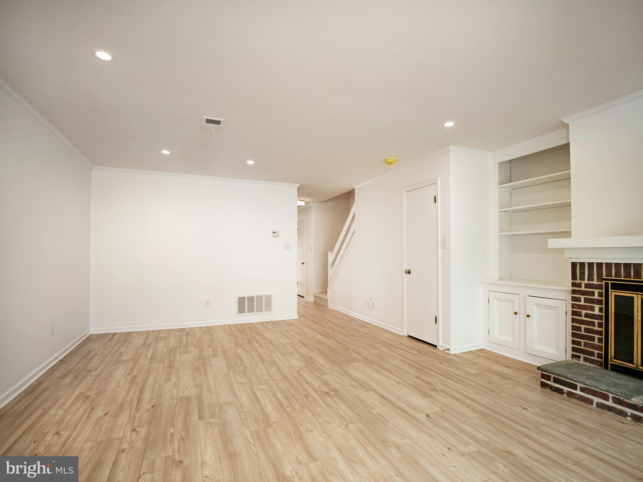 WALNUT HILL - Residential