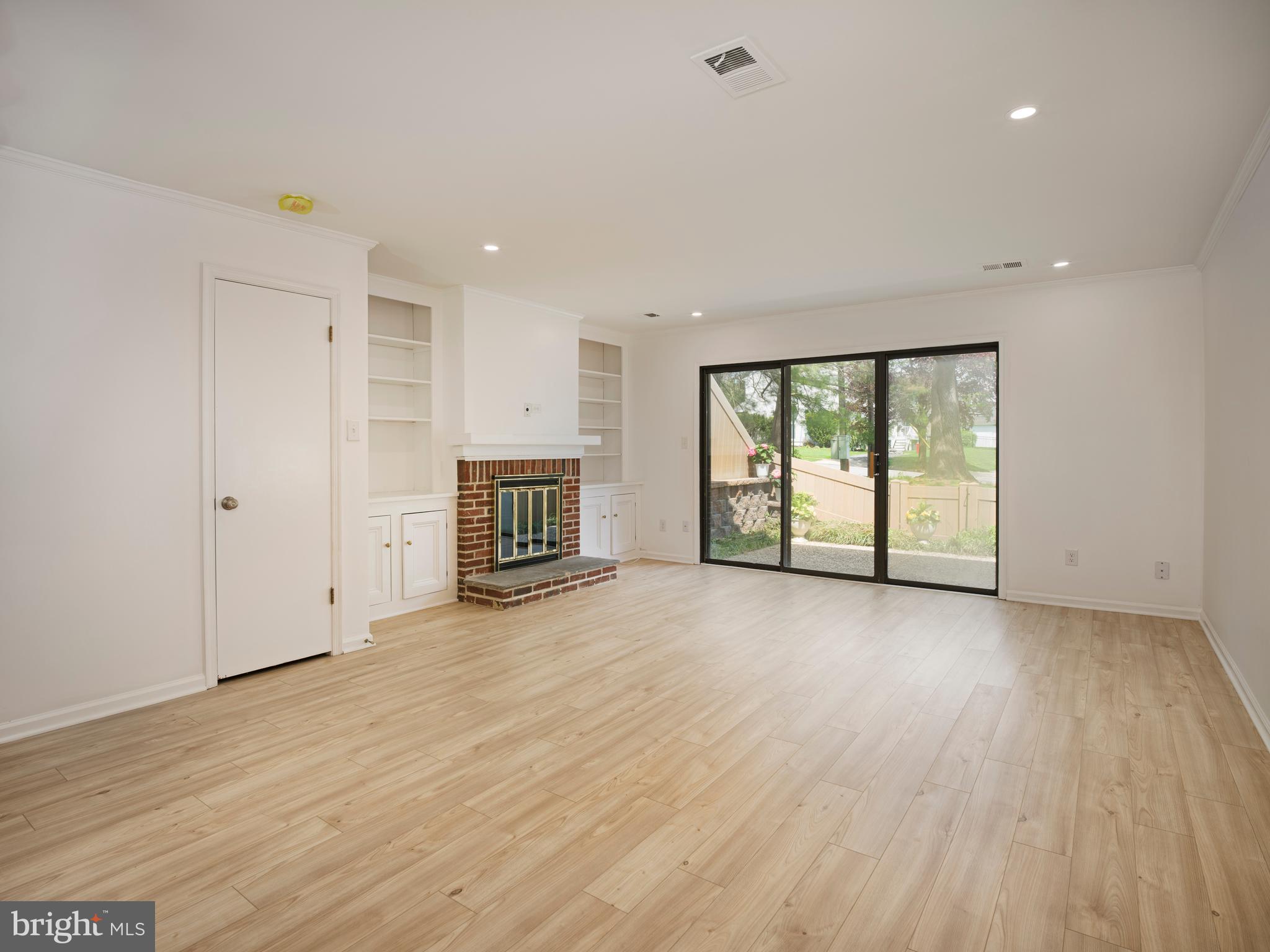 WALNUT HILL - Residential