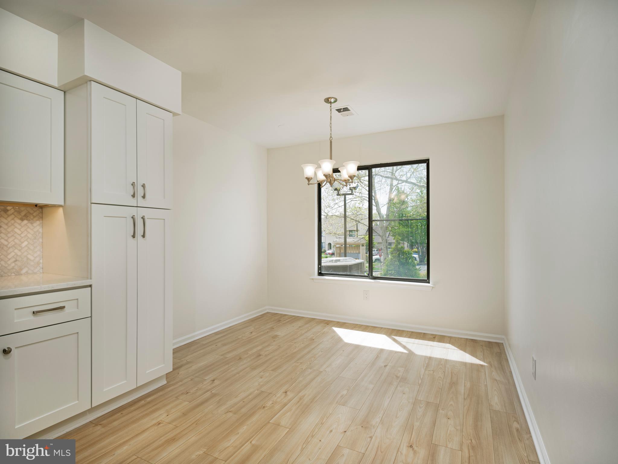 WALNUT HILL - Residential