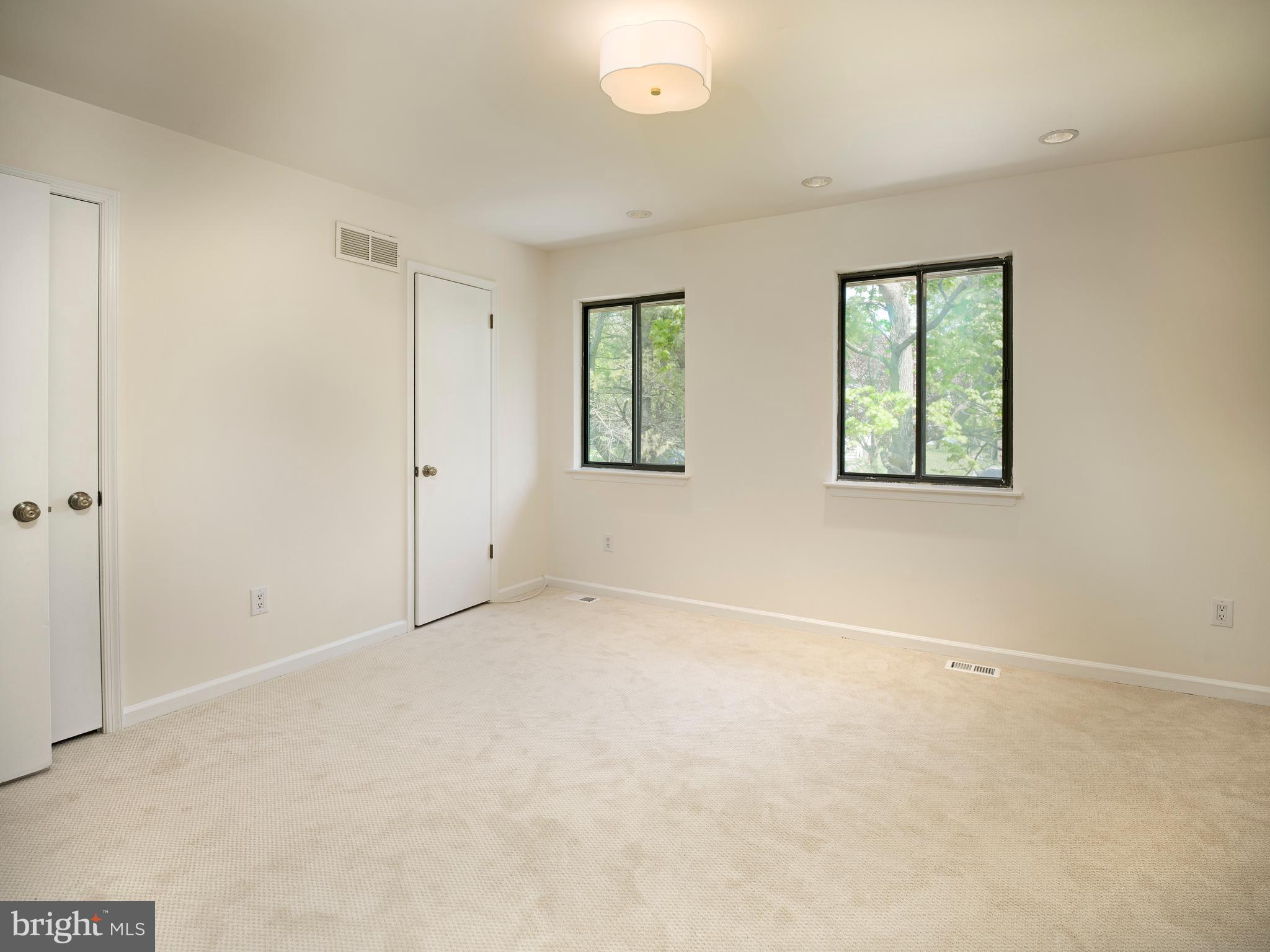 WALNUT HILL - Residential