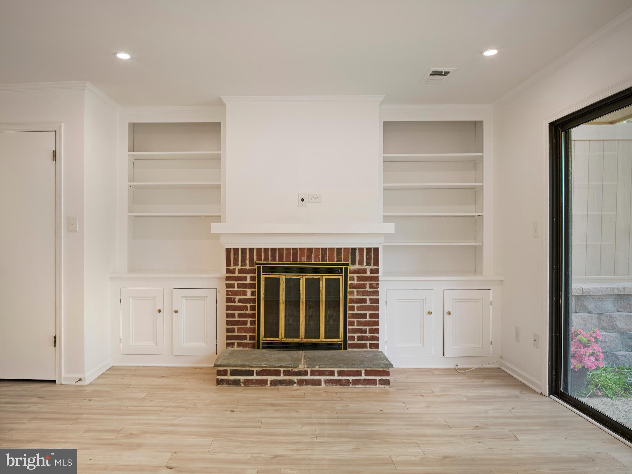 WALNUT HILL - Residential