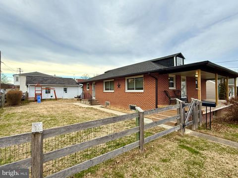 Photo of 203 Lemon Street, POTTSTOWN, PA 19464 (MLS # PAMC2169872)