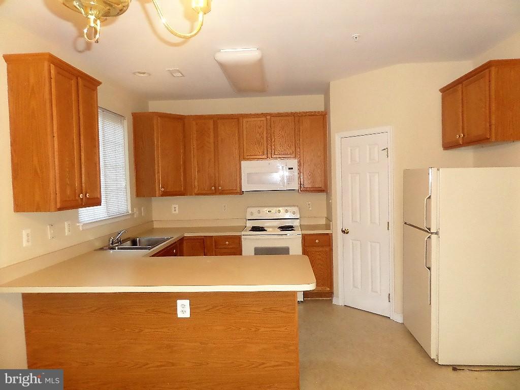 HOLLY WOODS - Residential Lease