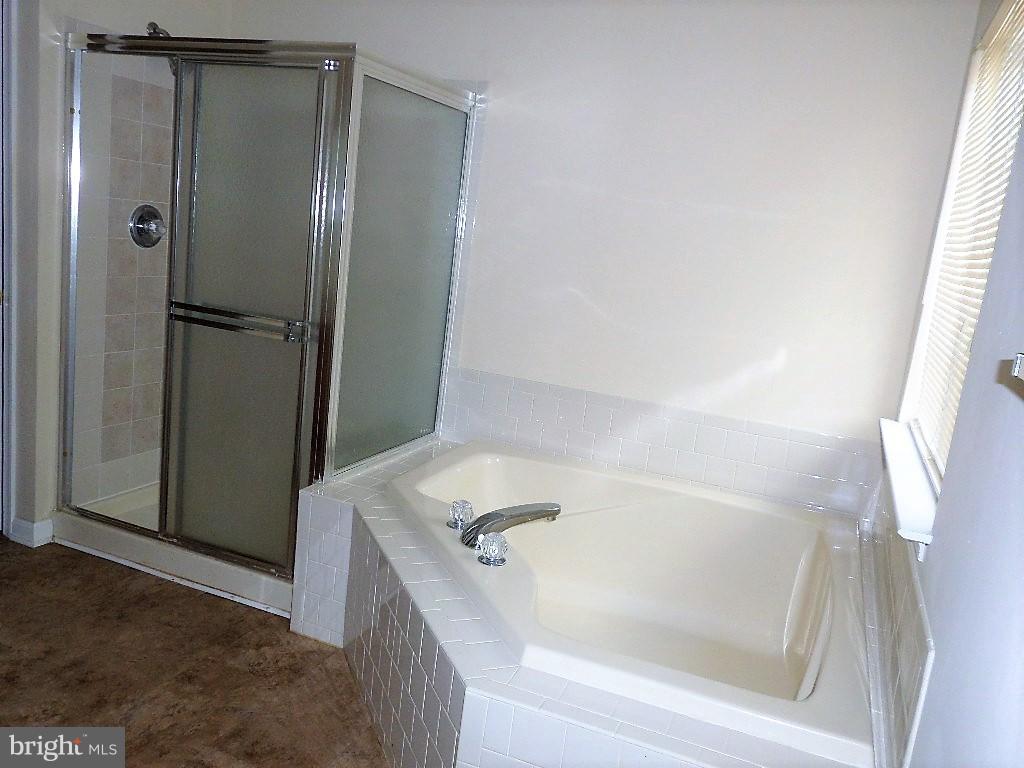 HOLLY WOODS - Residential Lease