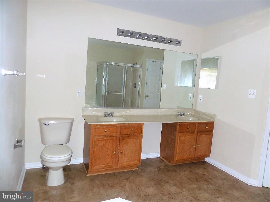 HOLLY WOODS - Residential Lease