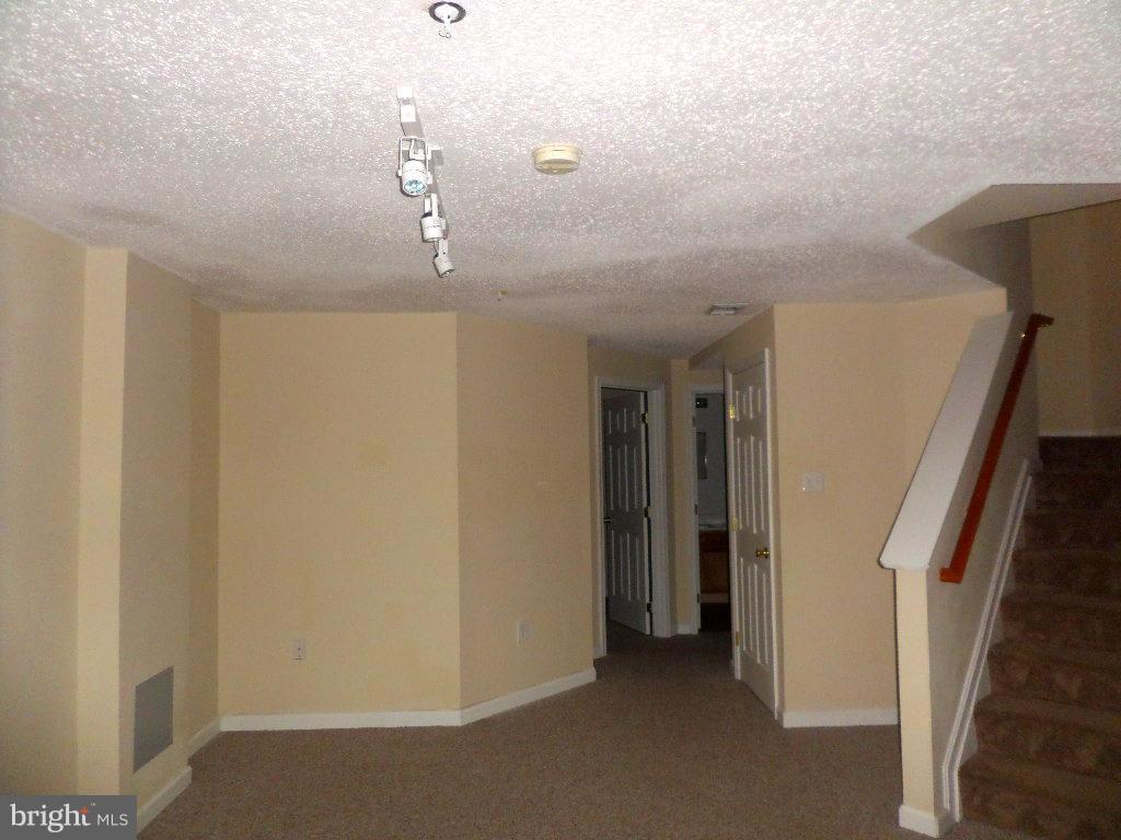 HOLLY WOODS - Residential Lease