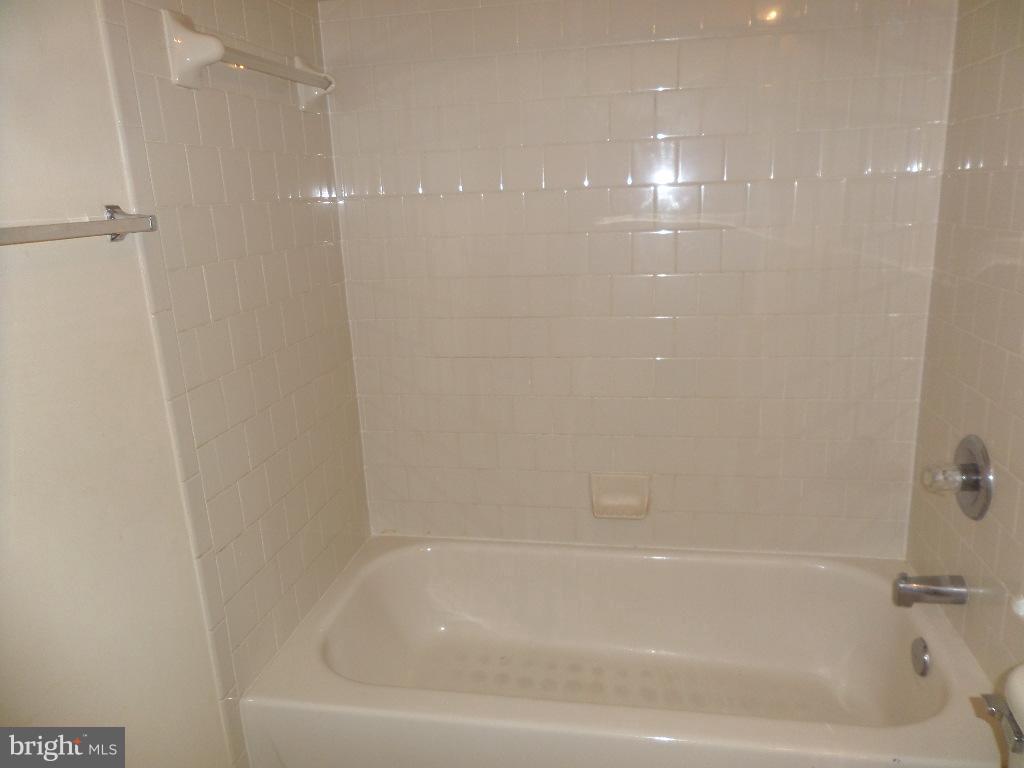 HOLLY WOODS - Residential Lease