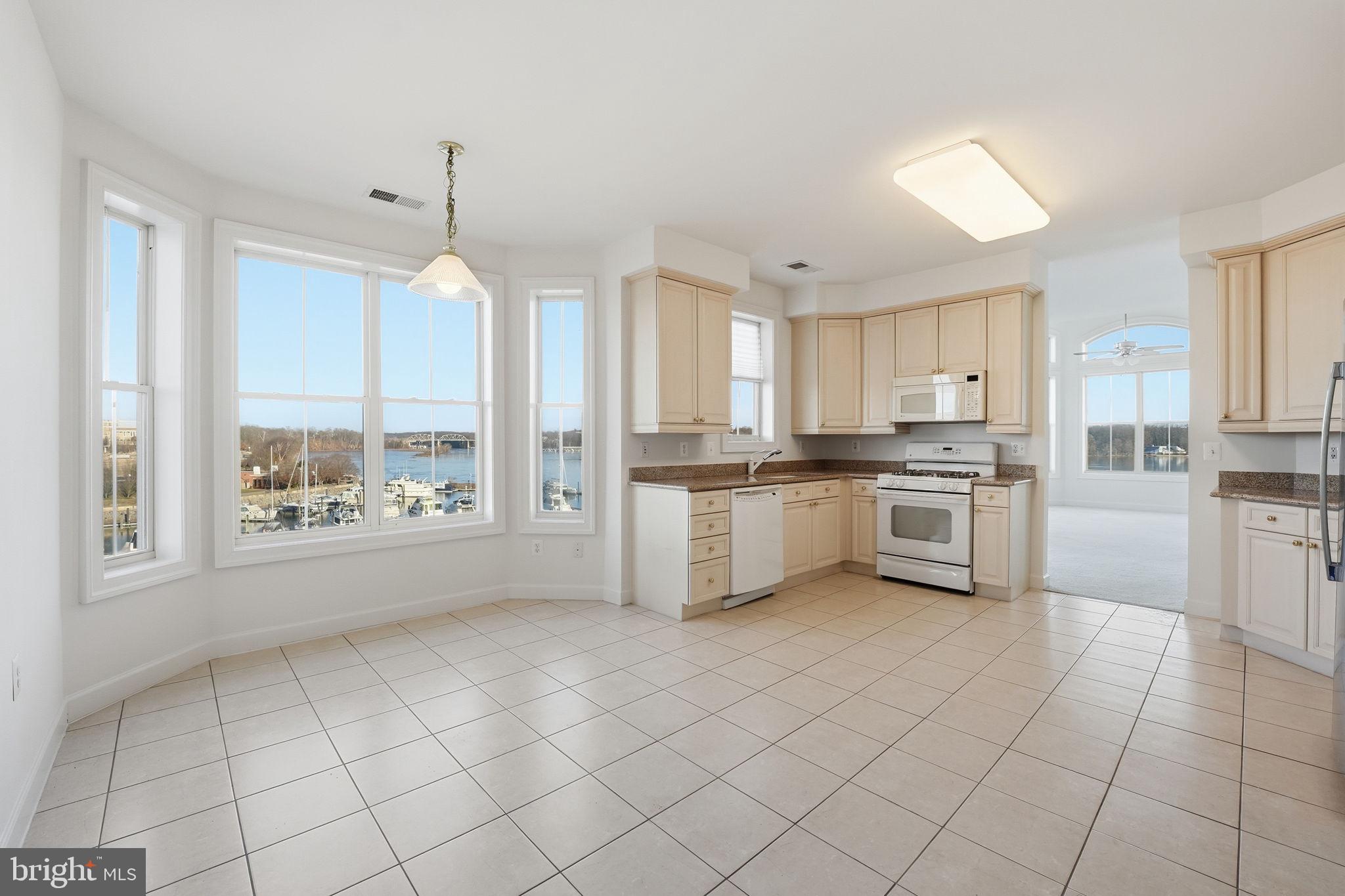 BELMONT BAY - Residential