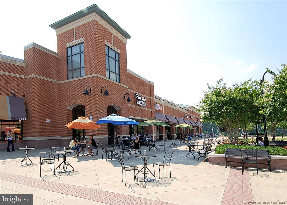 VICTORIA CROSSINGS AT MANCHESTER LAKES - Residential Lease