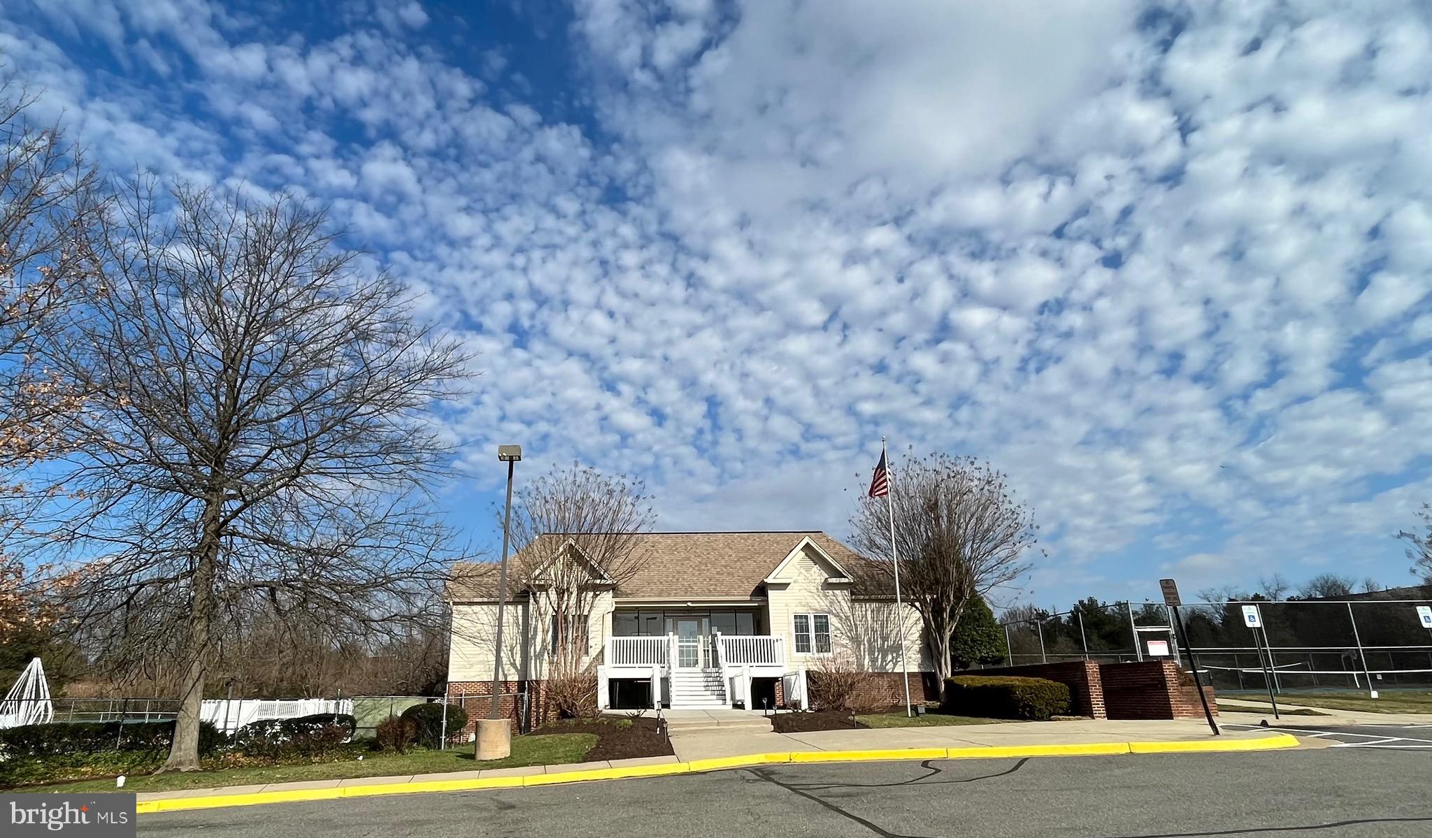 VICTORIA CROSSINGS AT MANCHESTER LAKES - Residential Lease