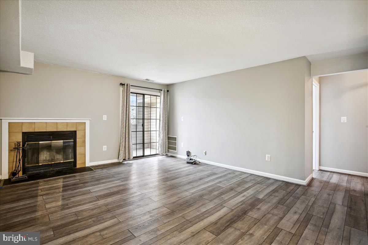 VICTORIA CROSSINGS AT MANCHESTER LAKES - Residential Lease