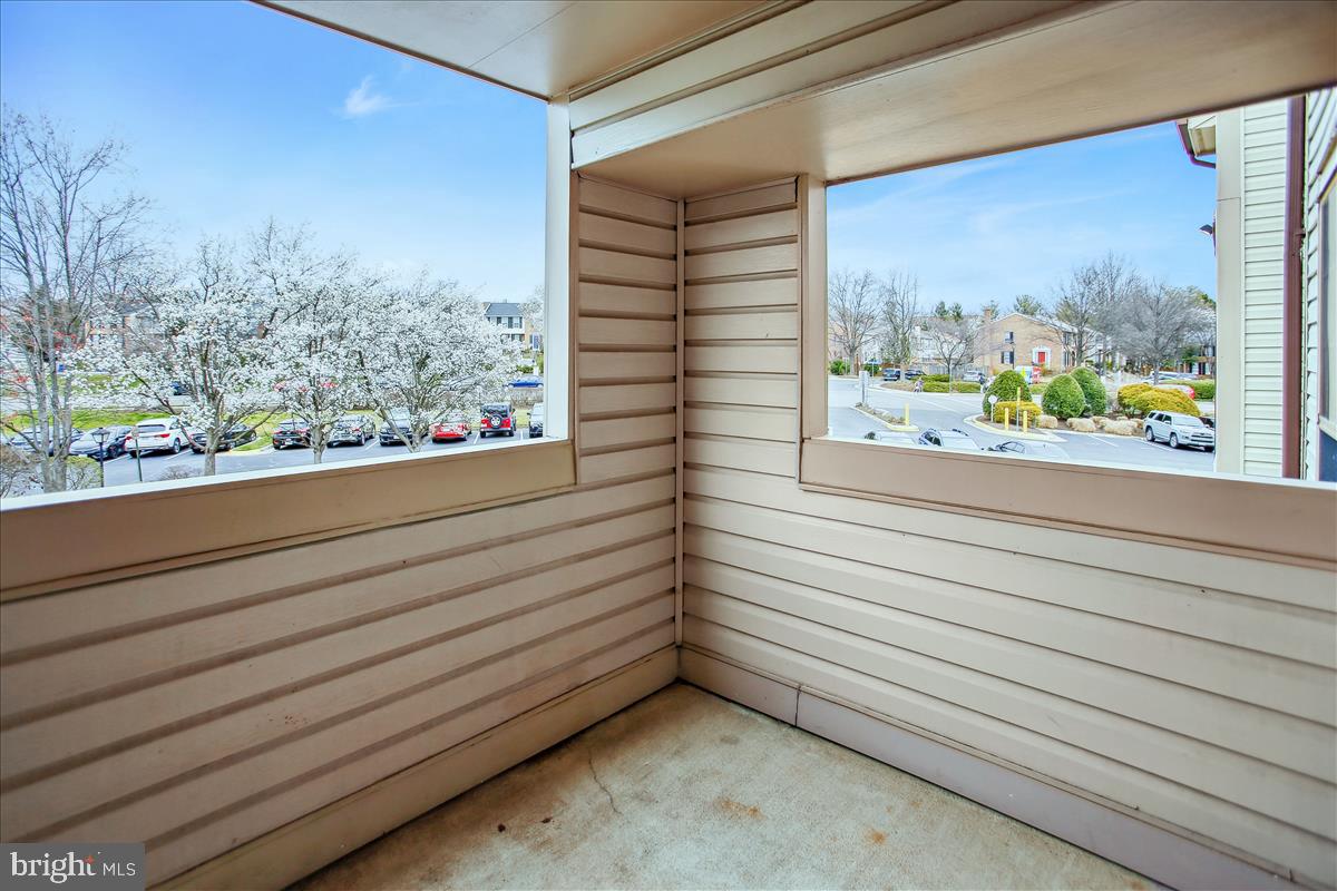 VICTORIA CROSSINGS AT MANCHESTER LAKES - Residential Lease