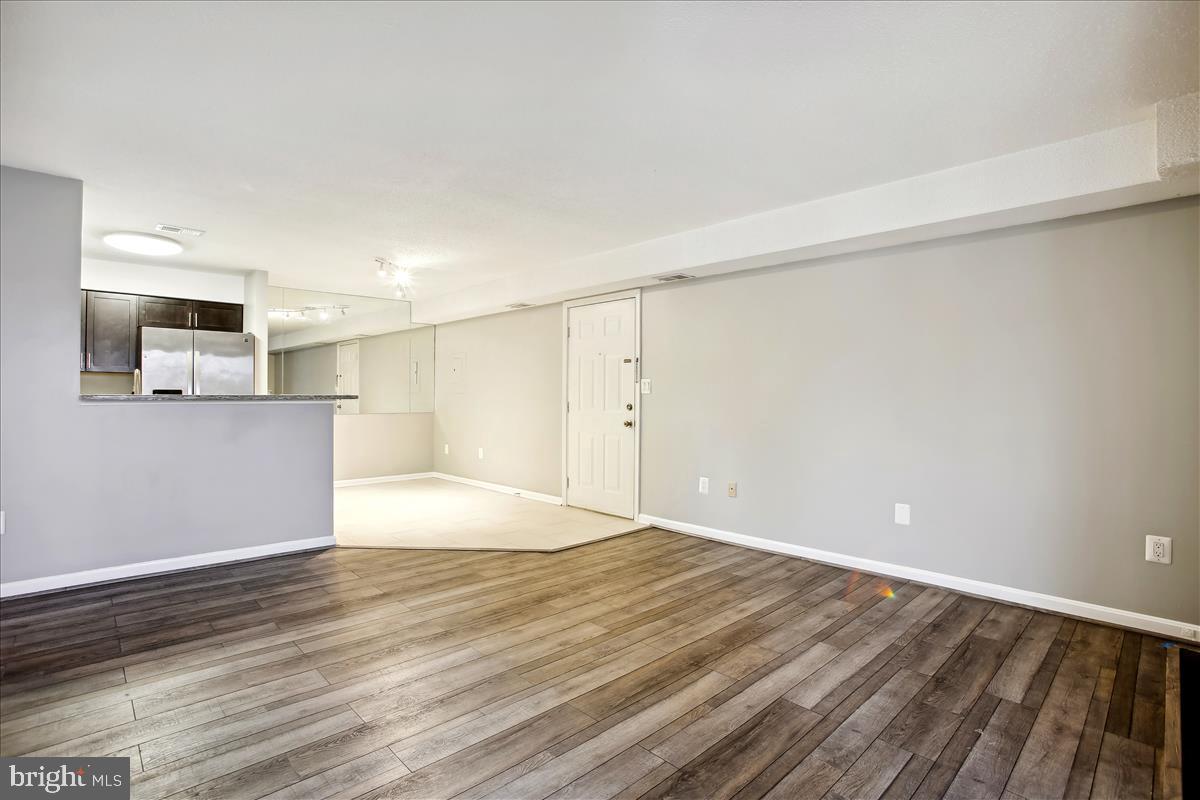 VICTORIA CROSSINGS AT MANCHESTER LAKES - Residential Lease