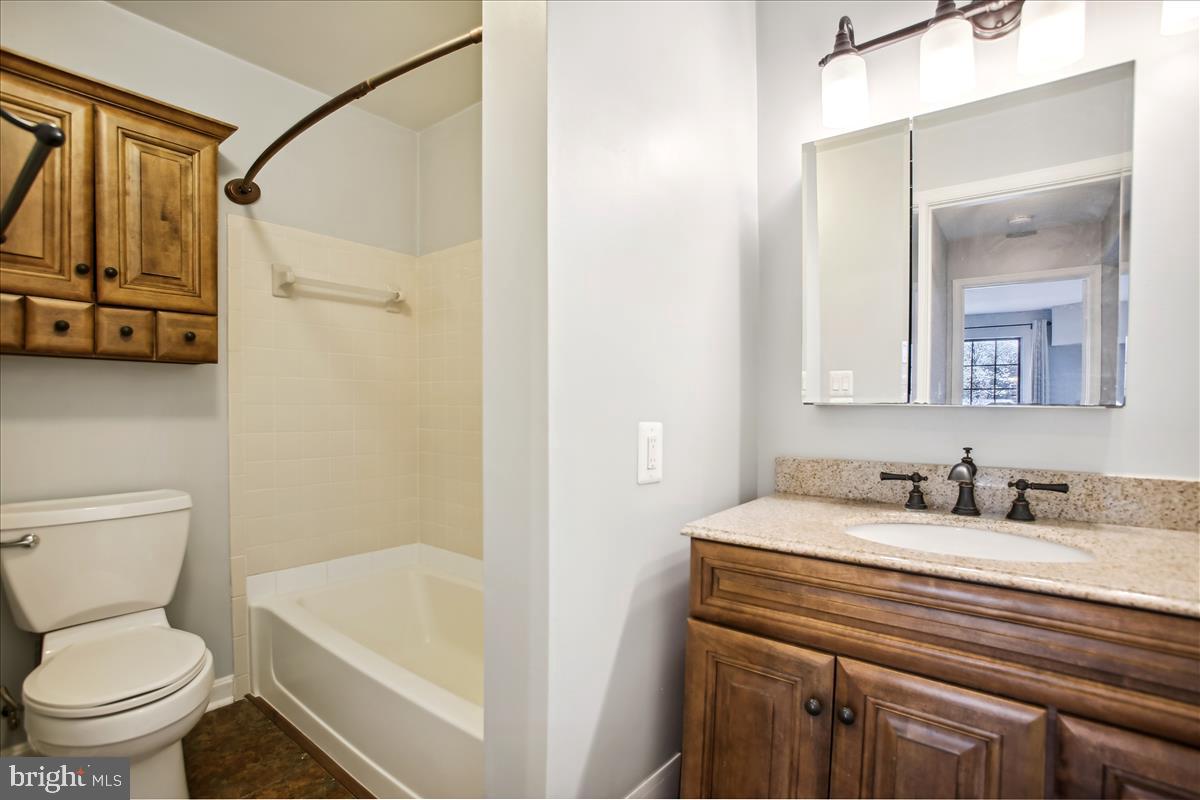 VICTORIA CROSSINGS AT MANCHESTER LAKES - Residential Lease