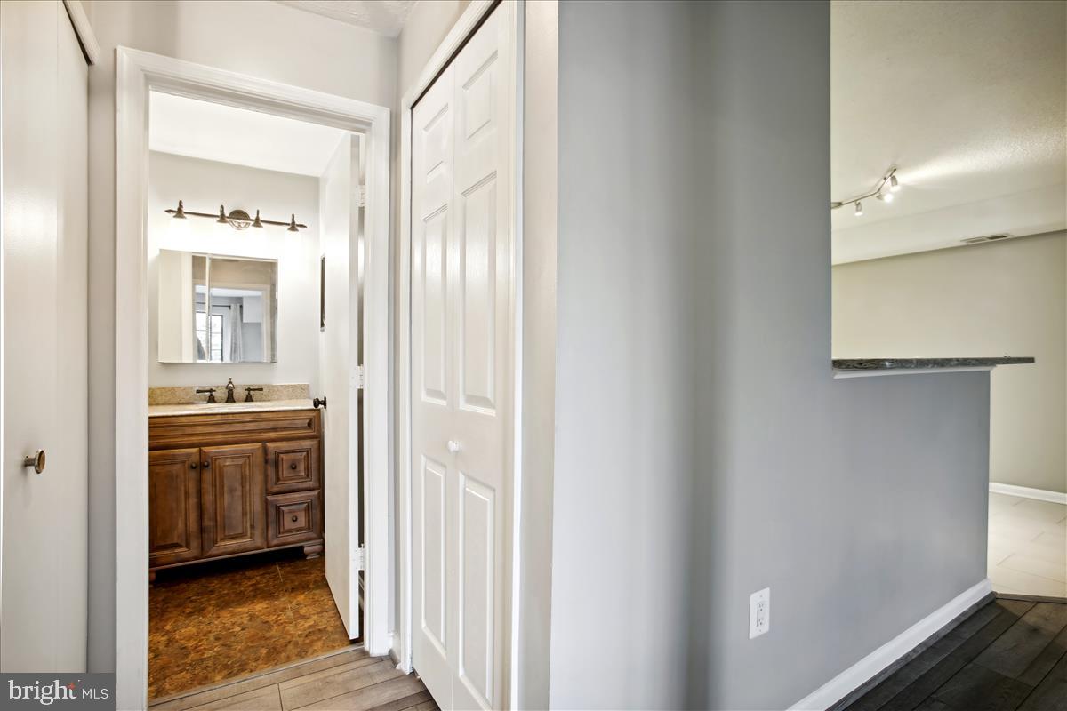 VICTORIA CROSSINGS AT MANCHESTER LAKES - Residential Lease