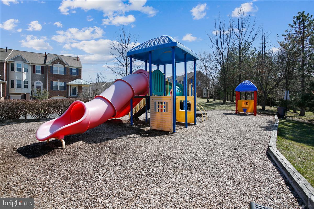 VICTORIA CROSSINGS AT MANCHESTER LAKES - Residential Lease