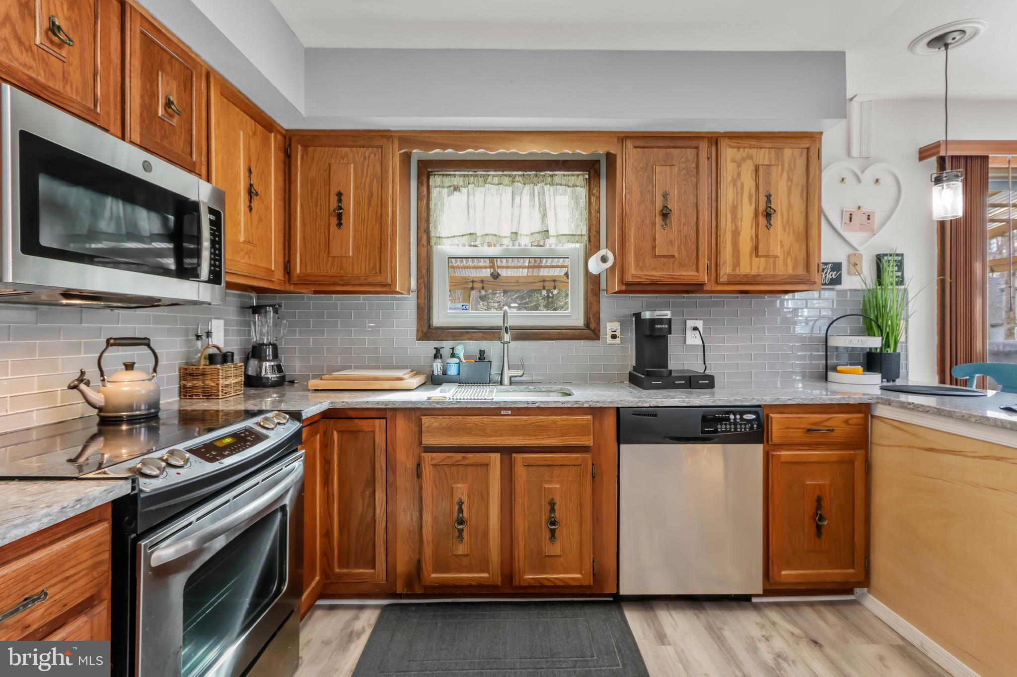 ARROWHEAD  LAKES - Residential