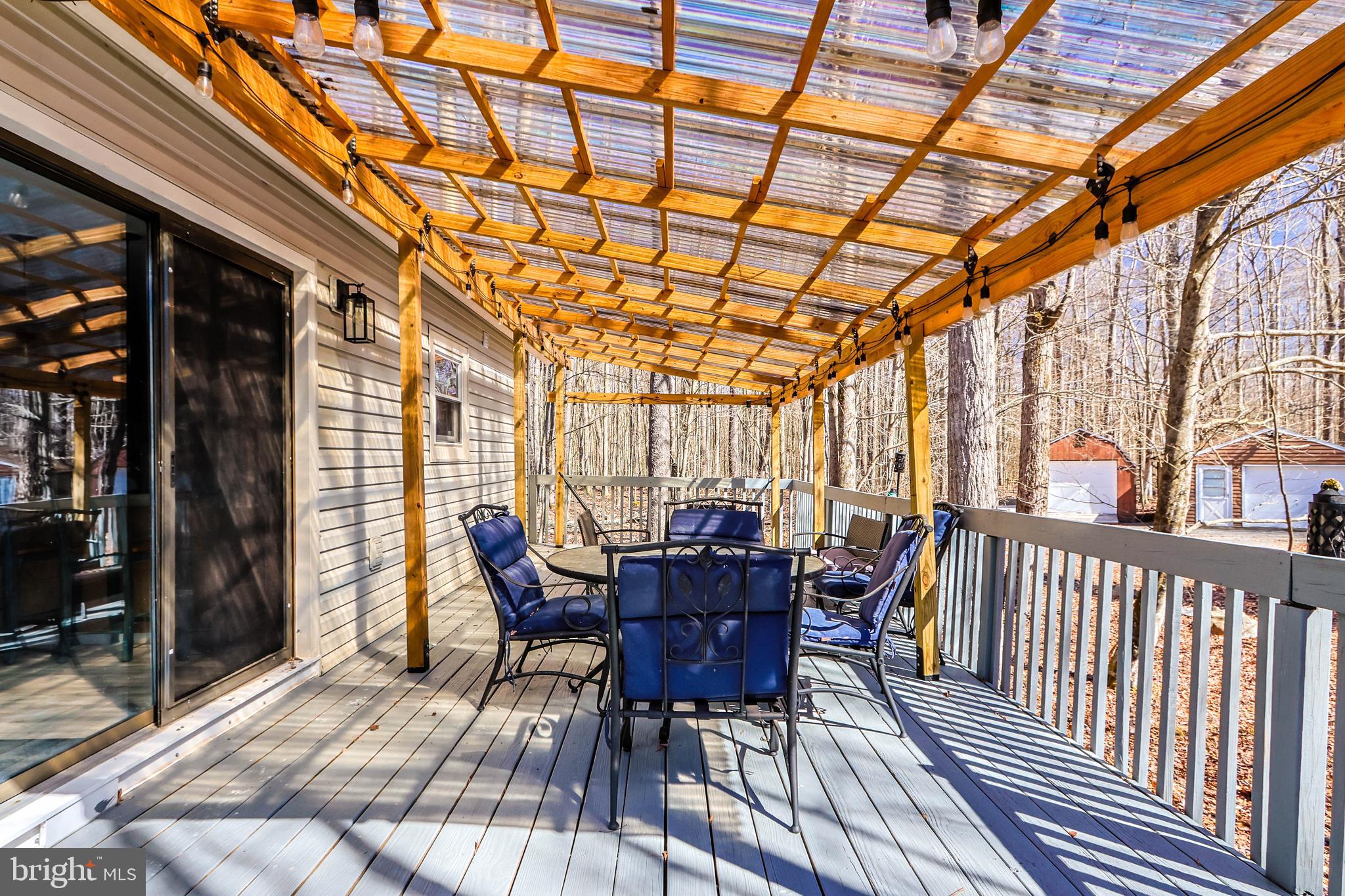 ARROWHEAD  LAKES - Residential