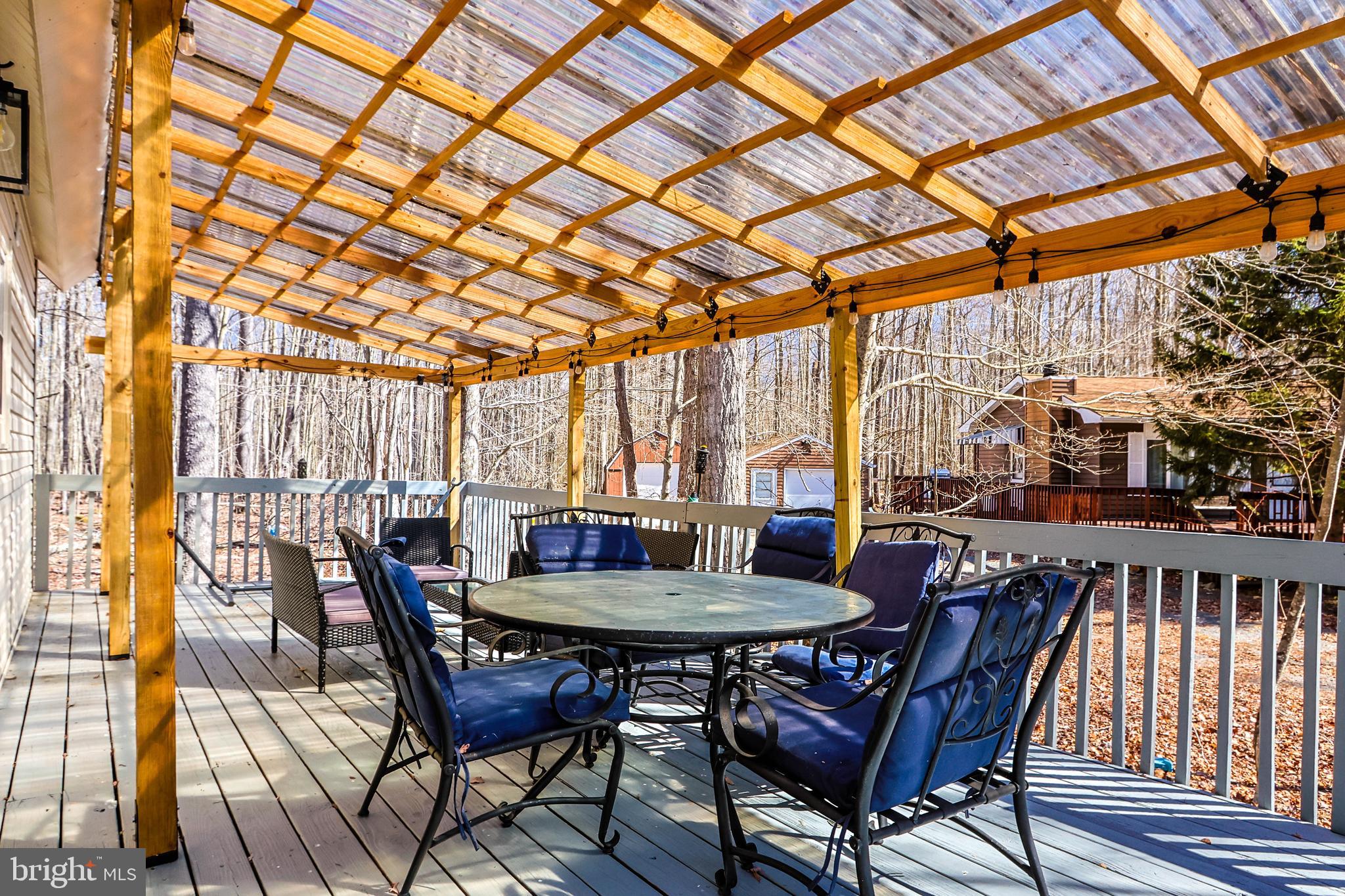 ARROWHEAD  LAKES - Residential