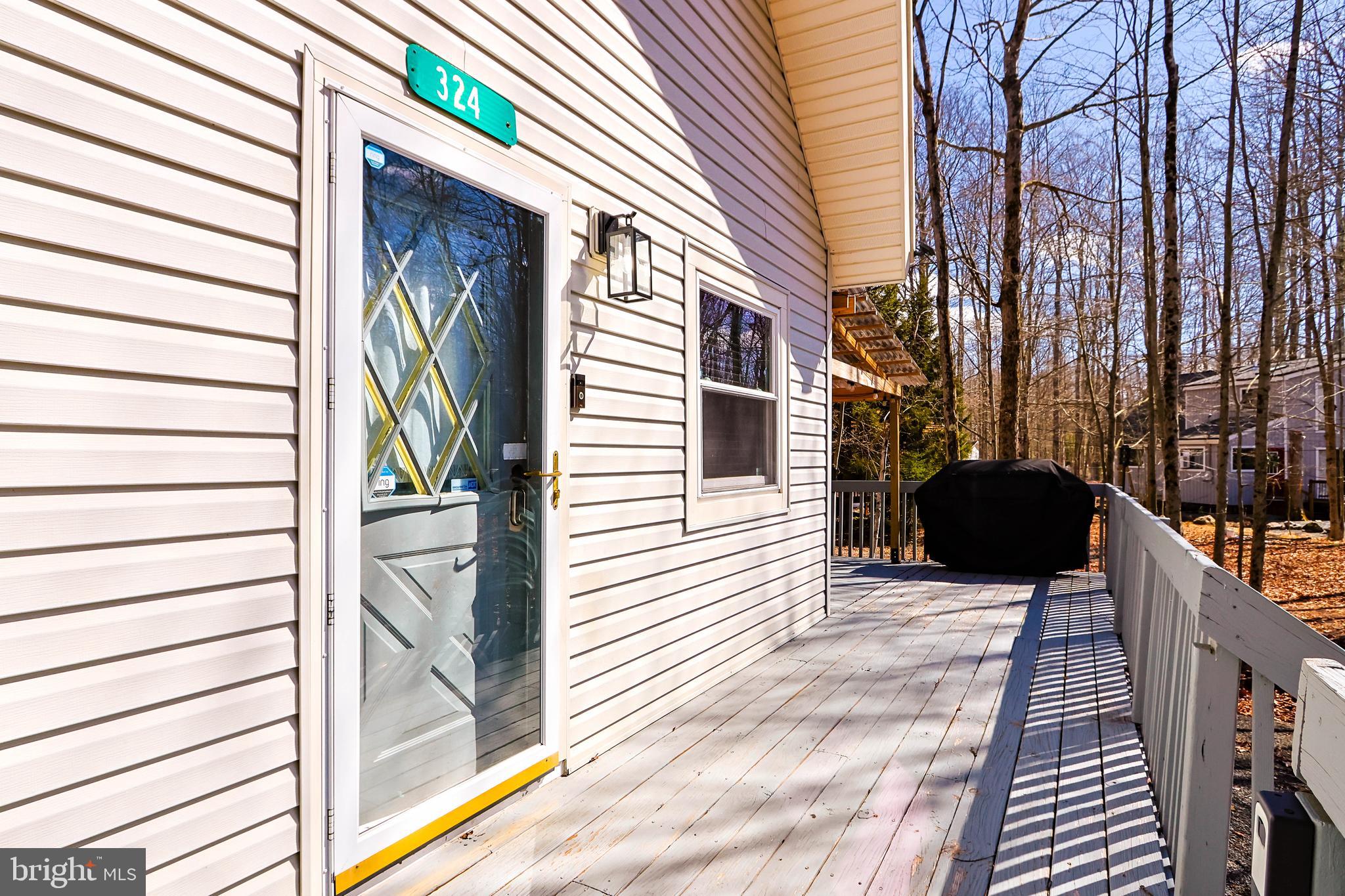 ARROWHEAD  LAKES - Residential