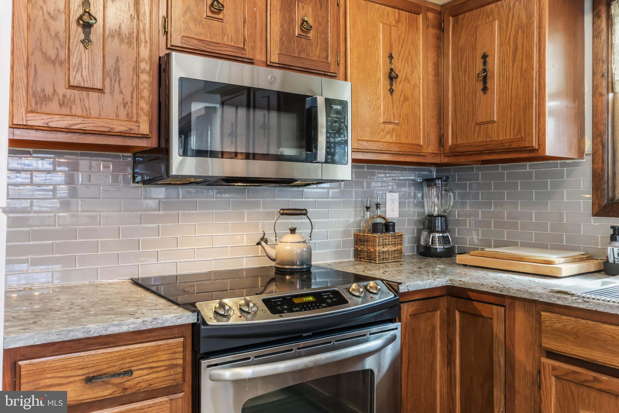 ARROWHEAD  LAKES - Residential