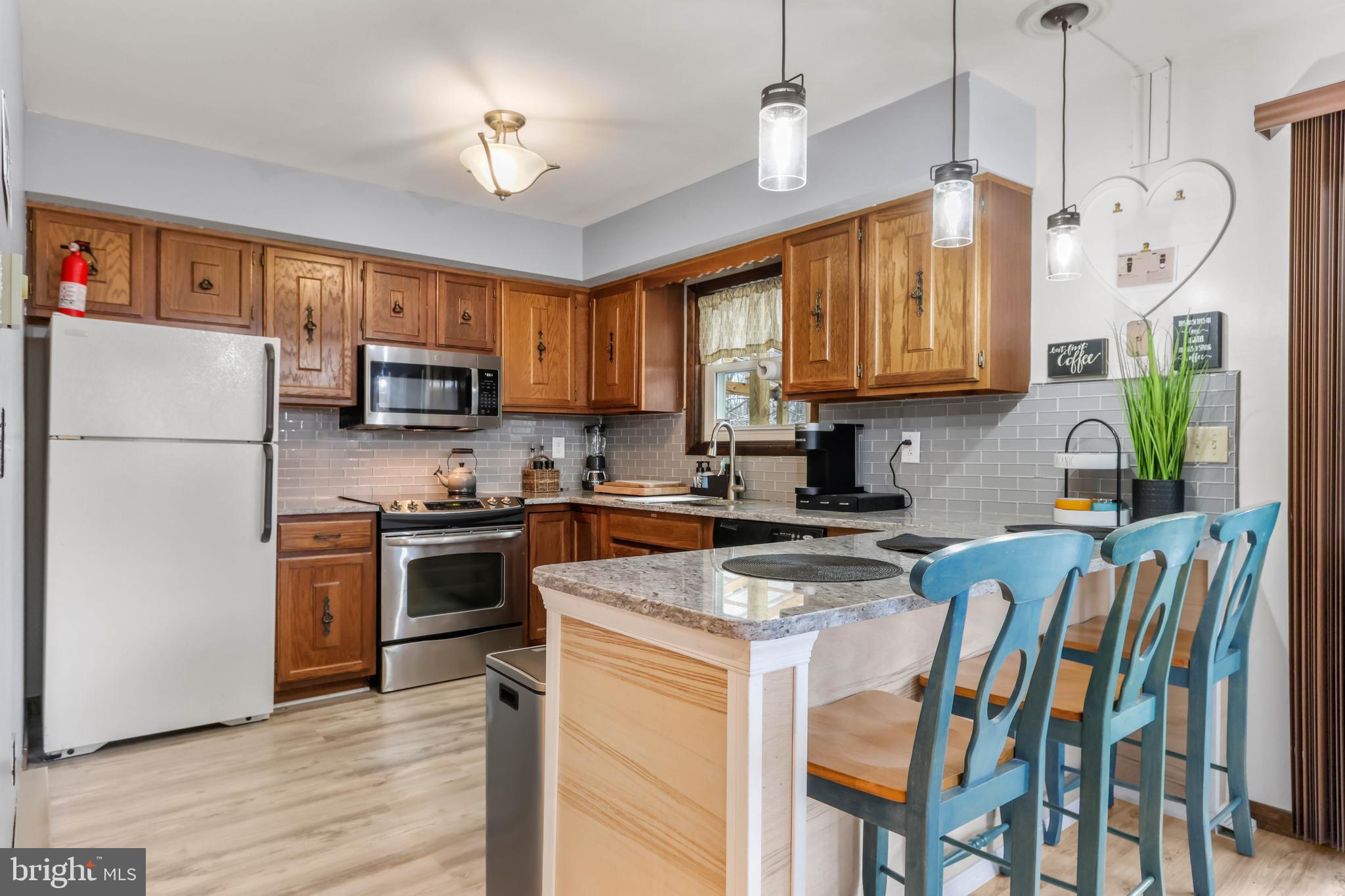 ARROWHEAD  LAKES - Residential