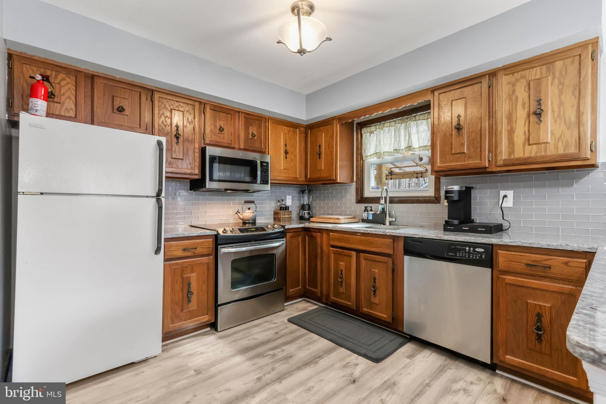 ARROWHEAD  LAKES - Residential