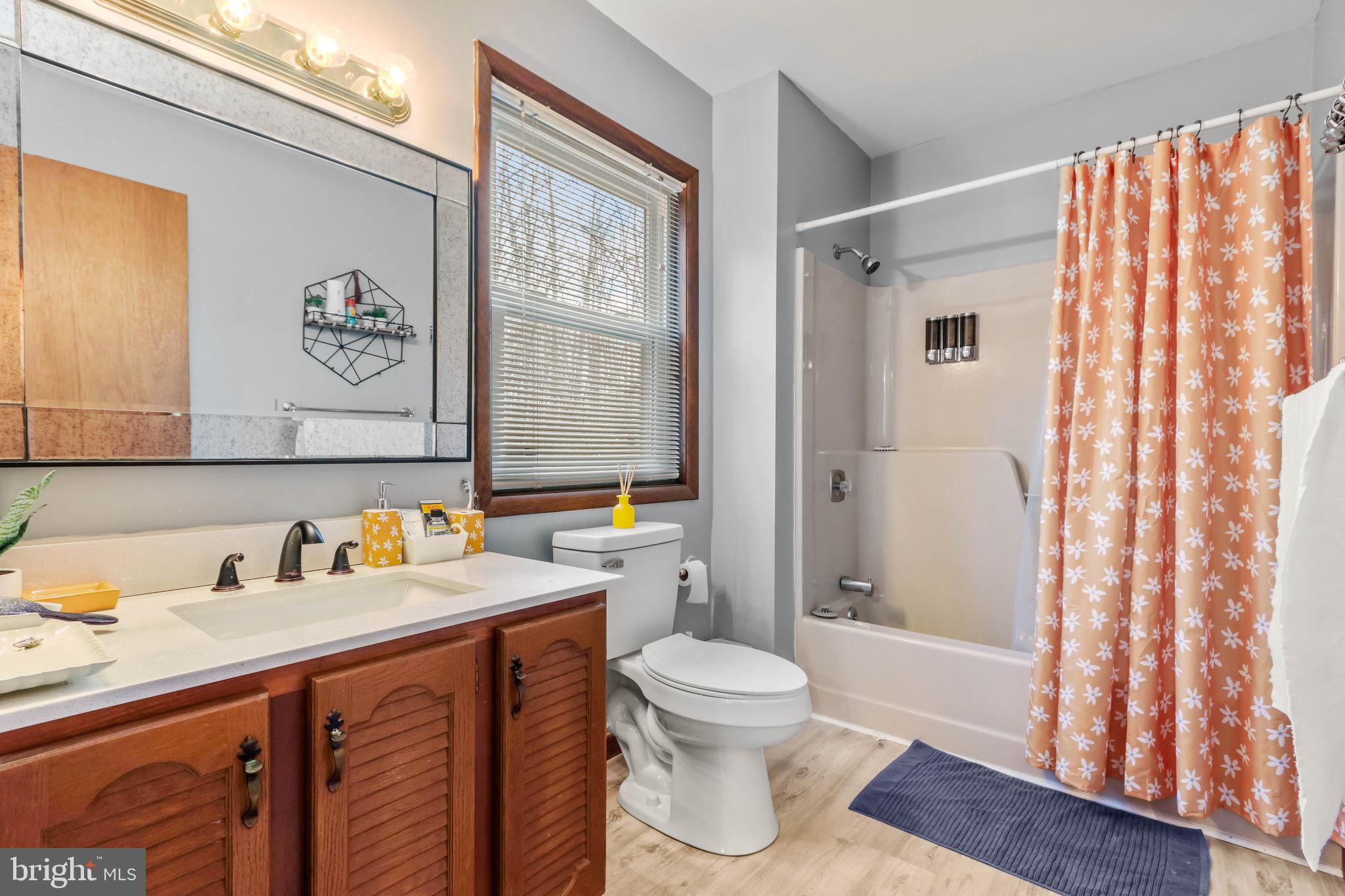 ARROWHEAD  LAKES - Residential