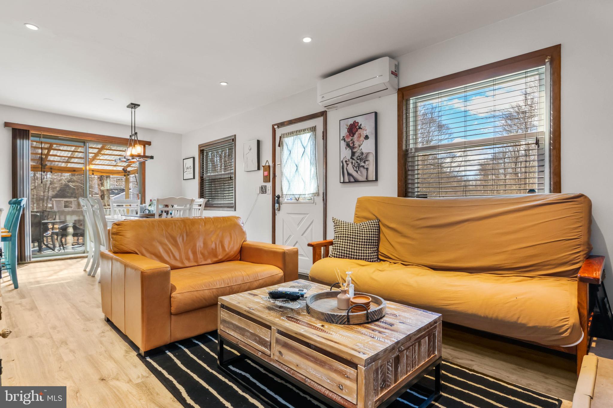 ARROWHEAD  LAKES - Residential