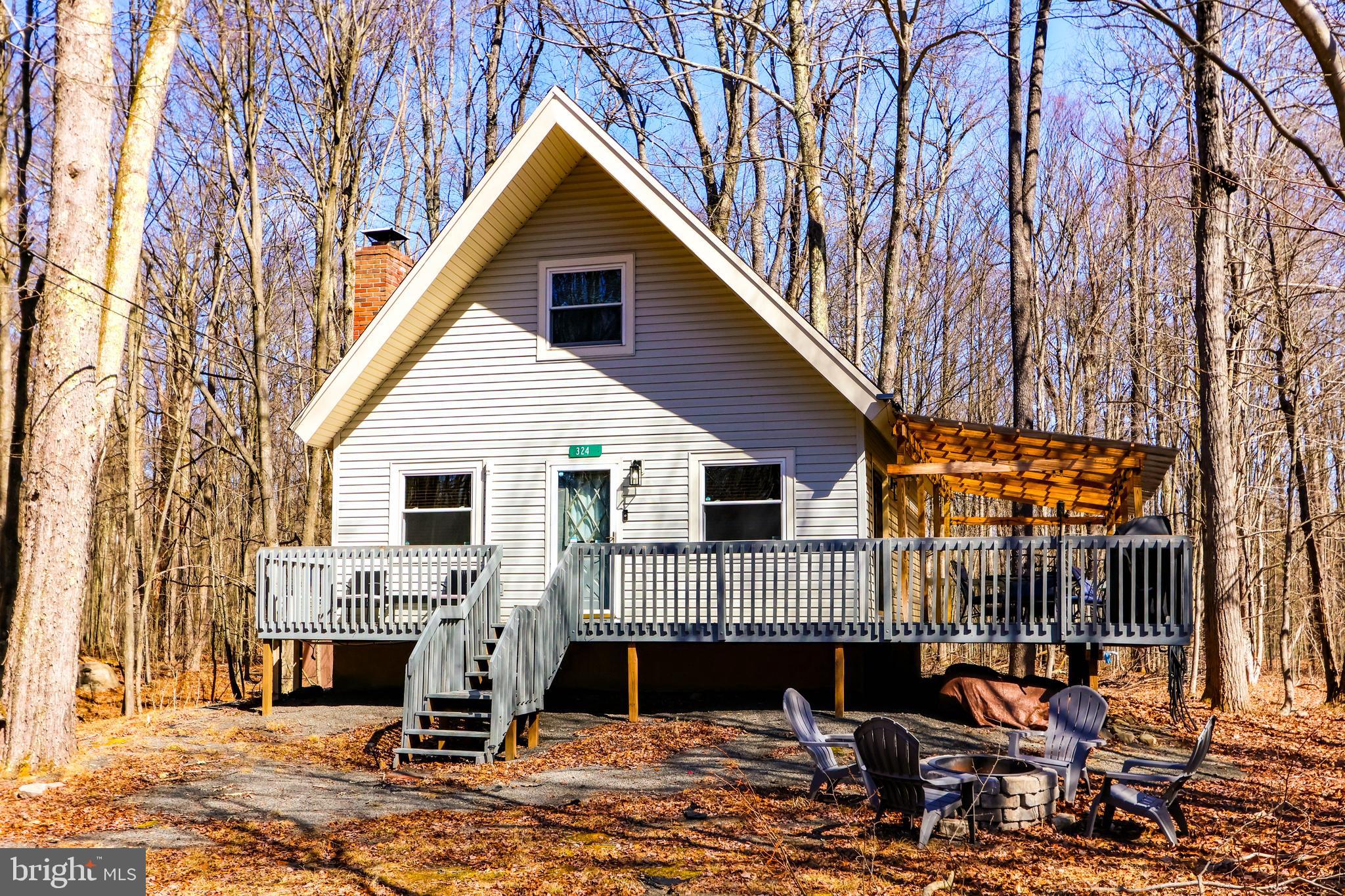 ARROWHEAD  LAKES - Residential