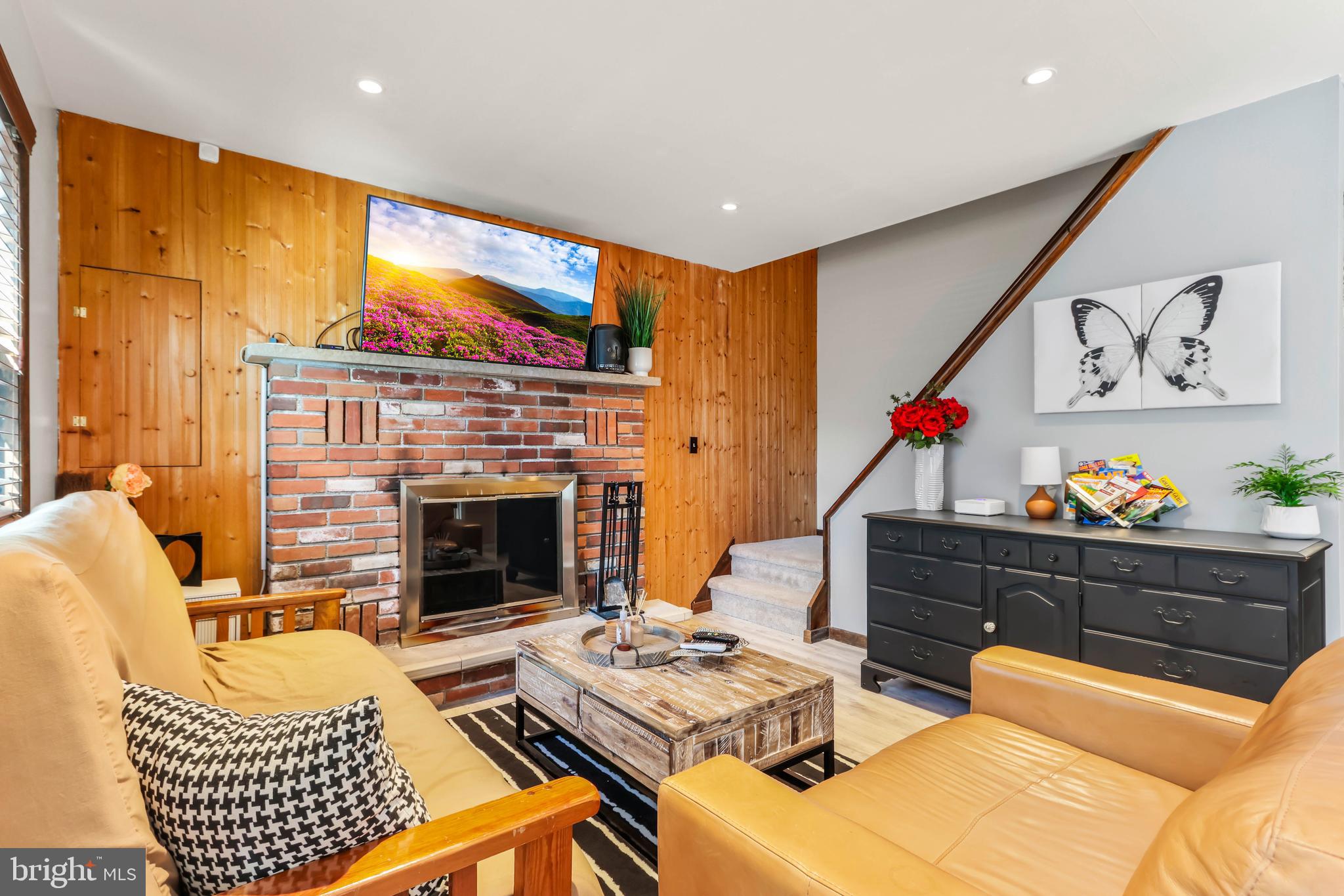 ARROWHEAD  LAKES - Residential