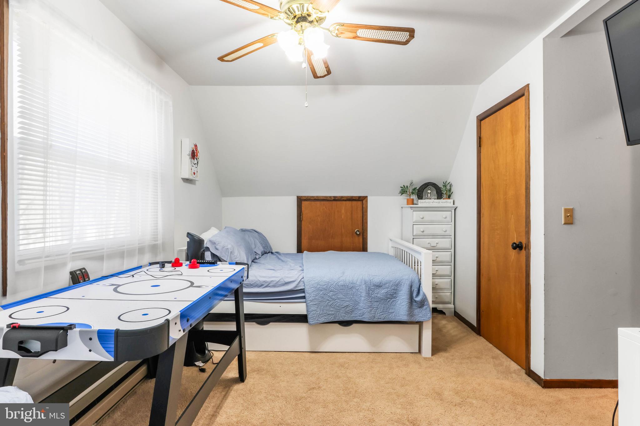 ARROWHEAD  LAKES - Residential