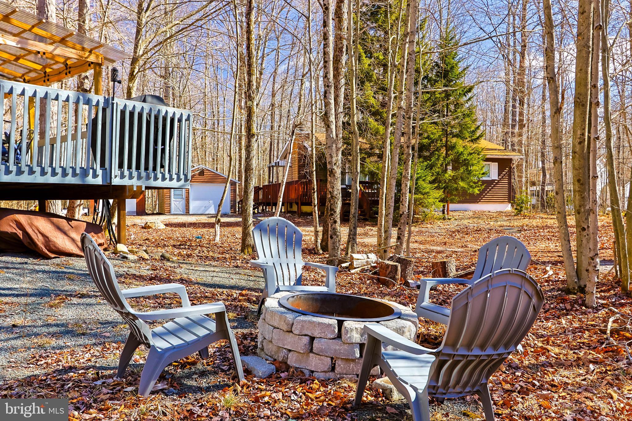 ARROWHEAD  LAKES - Residential