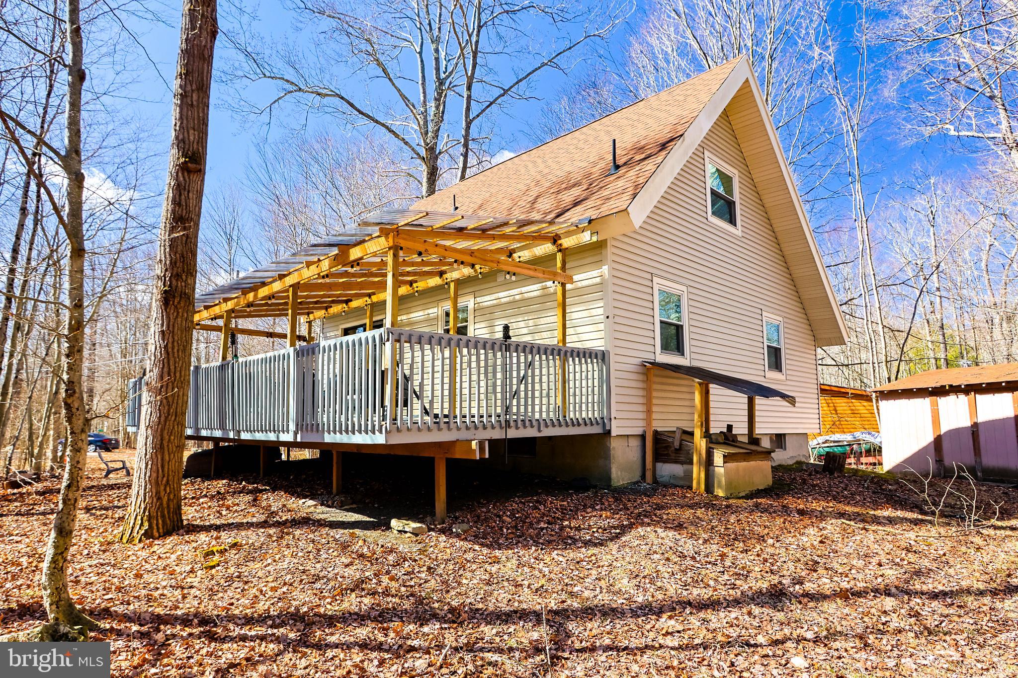 ARROWHEAD  LAKES - Residential