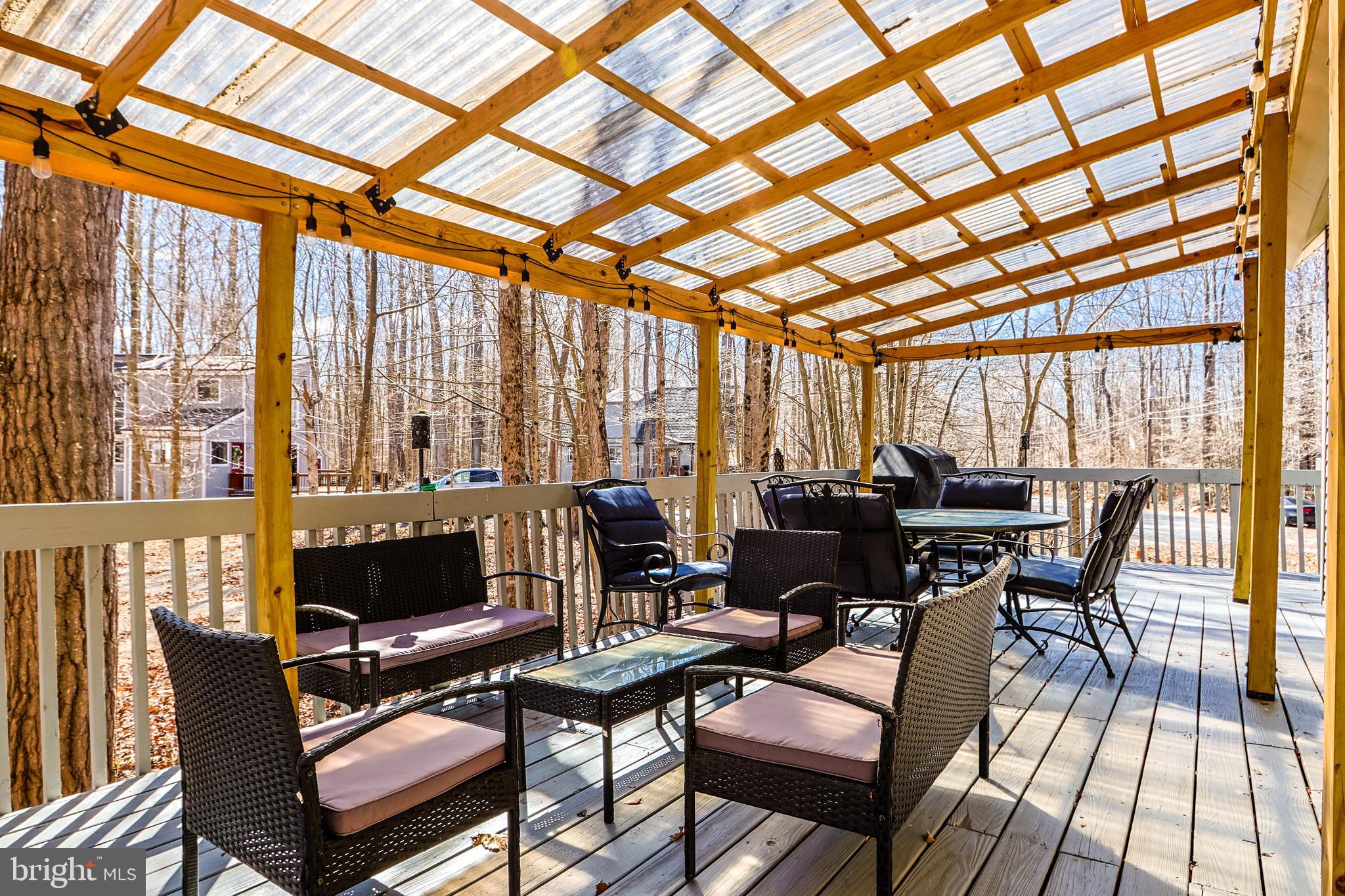ARROWHEAD  LAKES - Residential