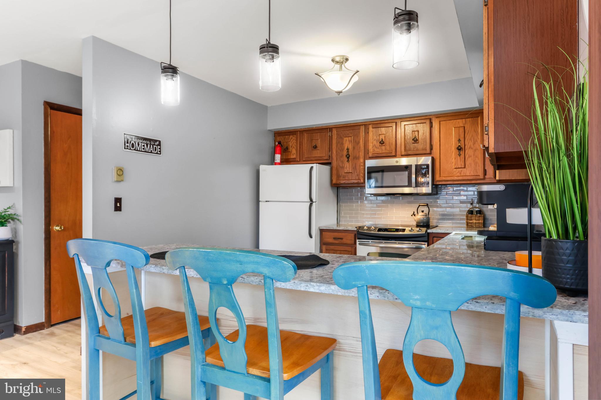 ARROWHEAD  LAKES - Residential