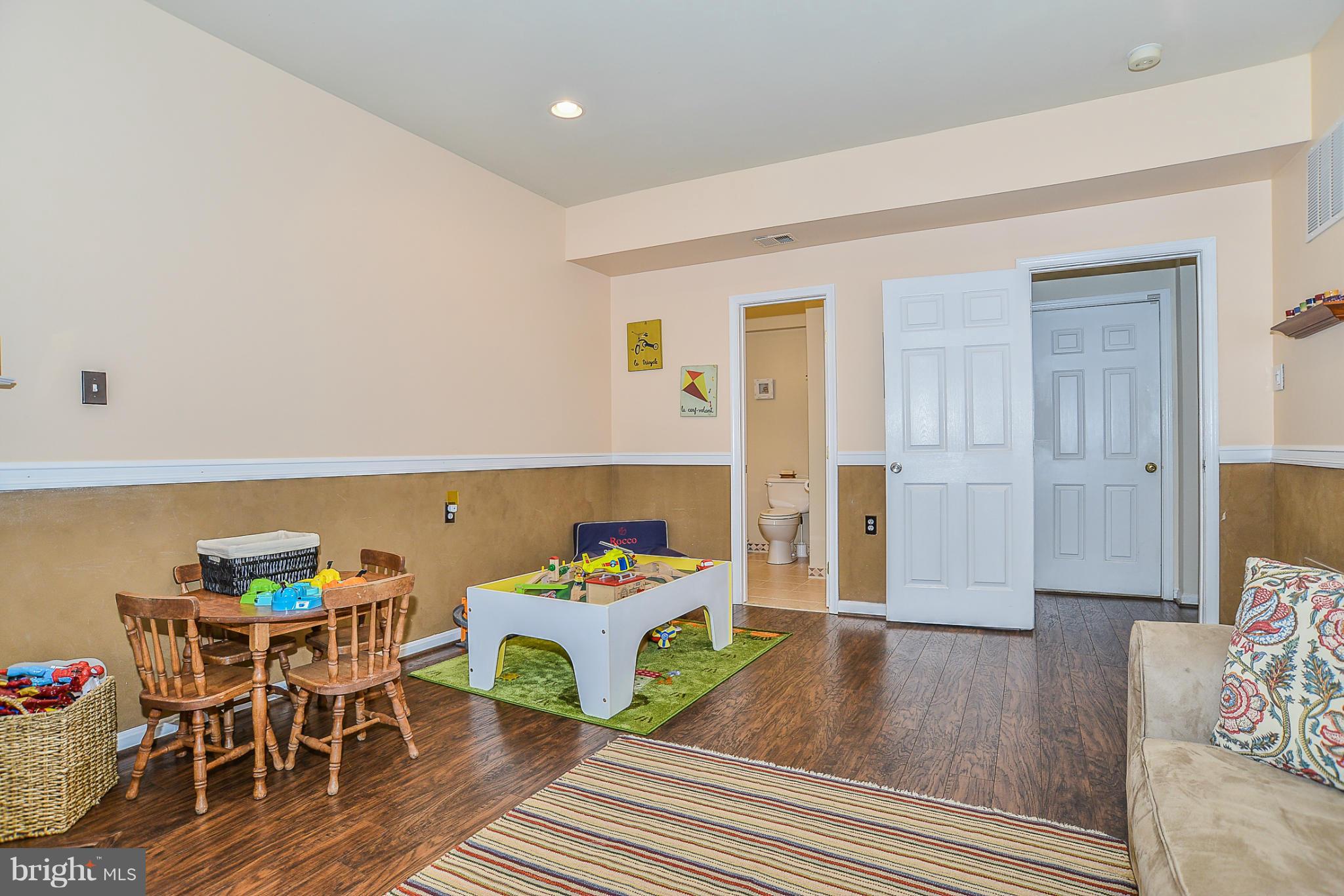 POTOMAC LAKES - Residential