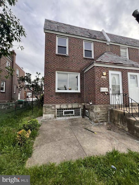 Townhouse For Sale - 1818 Strahle Street<br/> PHILADELPHIA, PA 19152