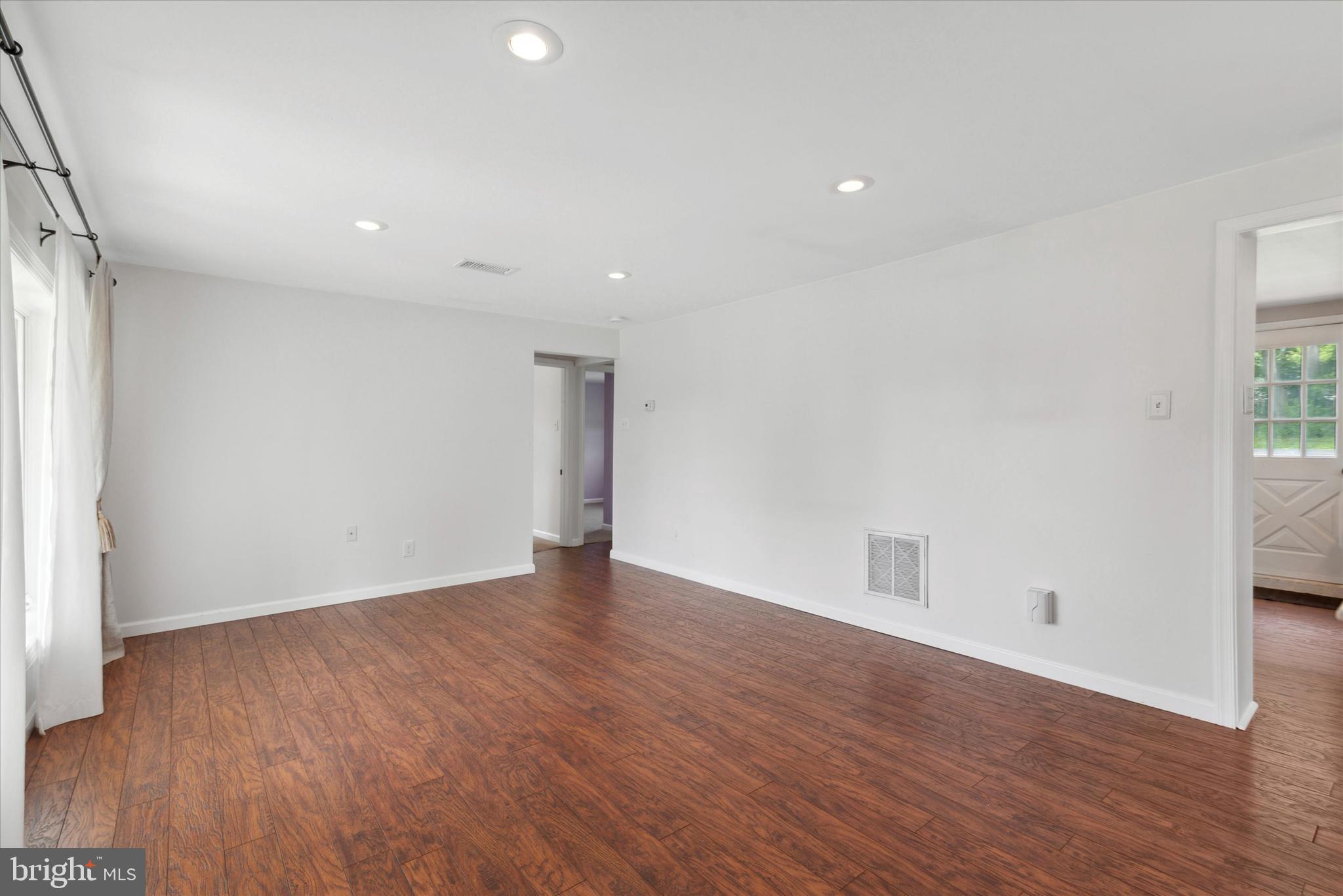 PLYMOUTH VALLEY - Residential