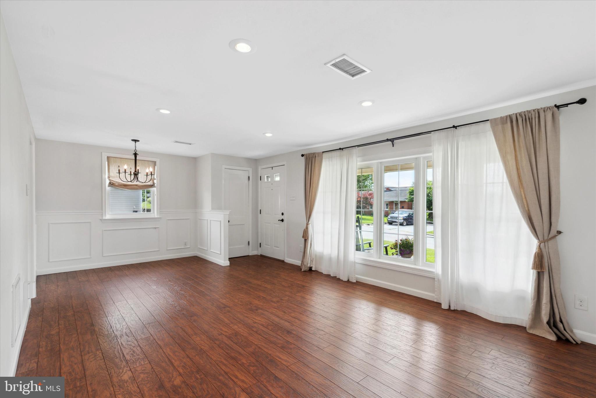 PLYMOUTH VALLEY - Residential