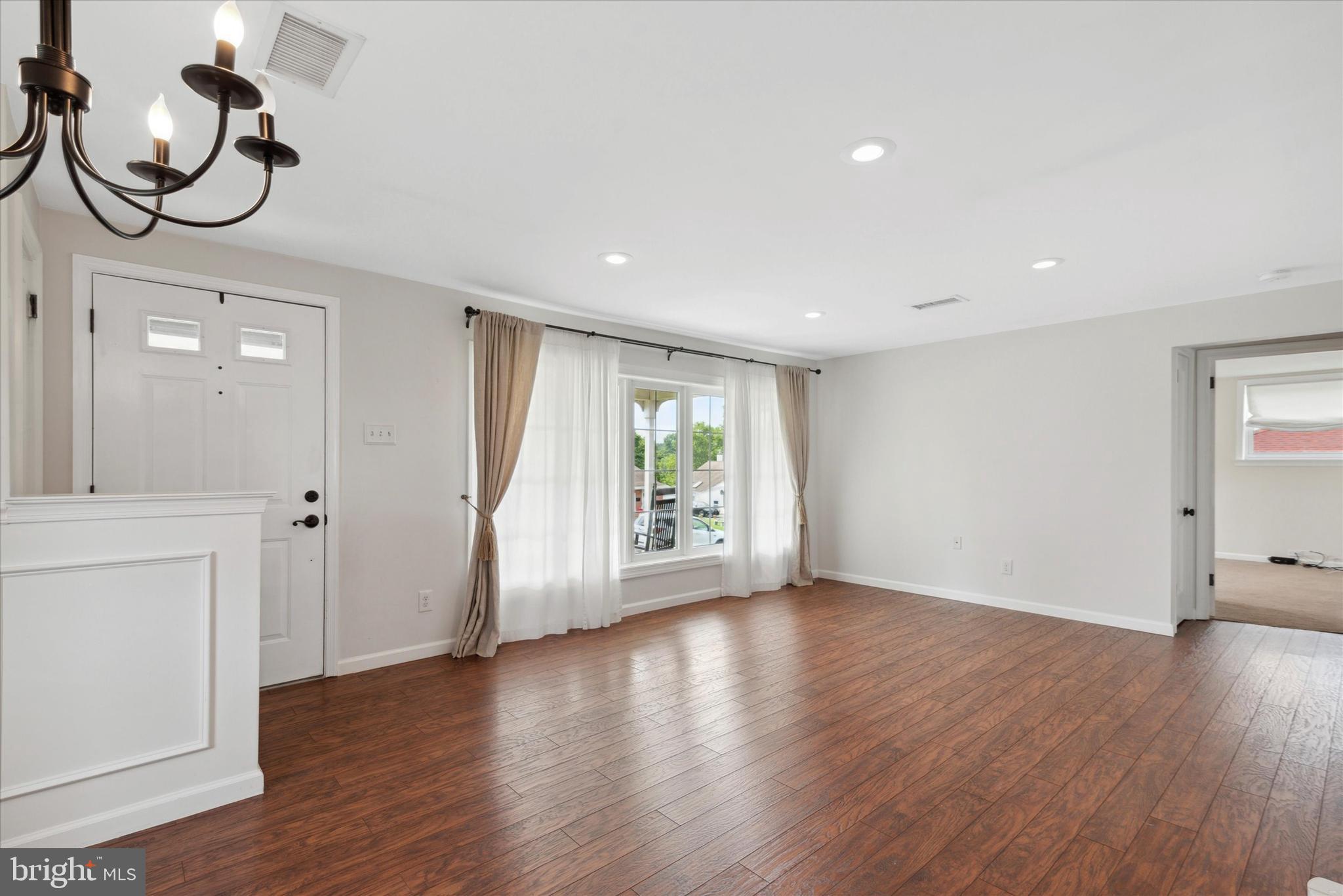 PLYMOUTH VALLEY - Residential