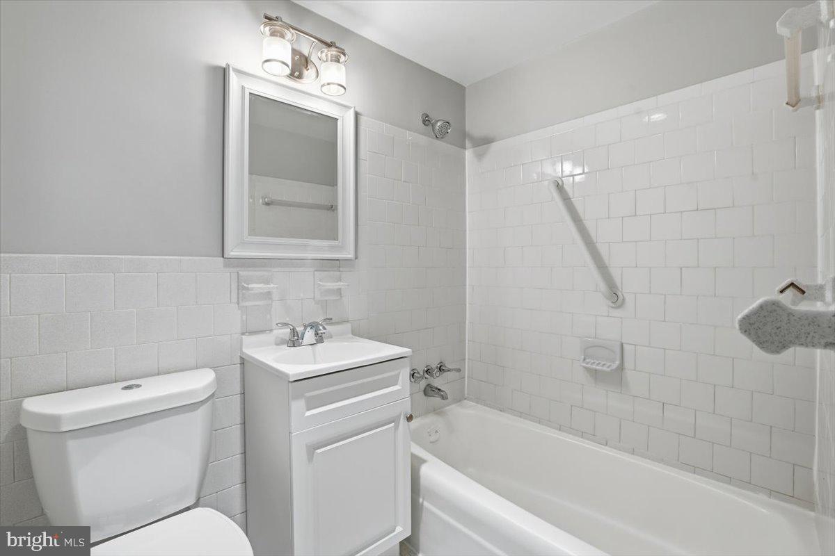 FORTY SIX HUNDRED - Residential