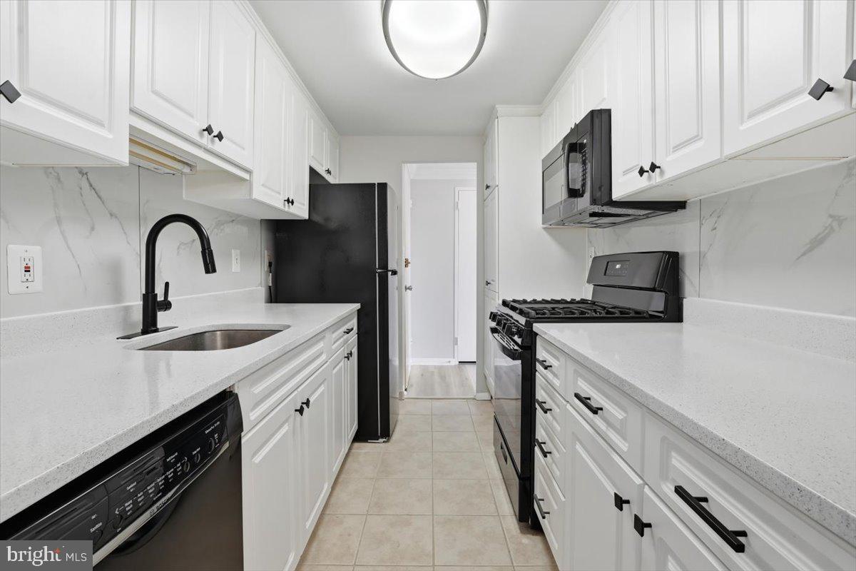 FORTY SIX HUNDRED - Residential