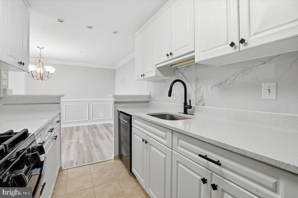 FORTY SIX HUNDRED - Residential