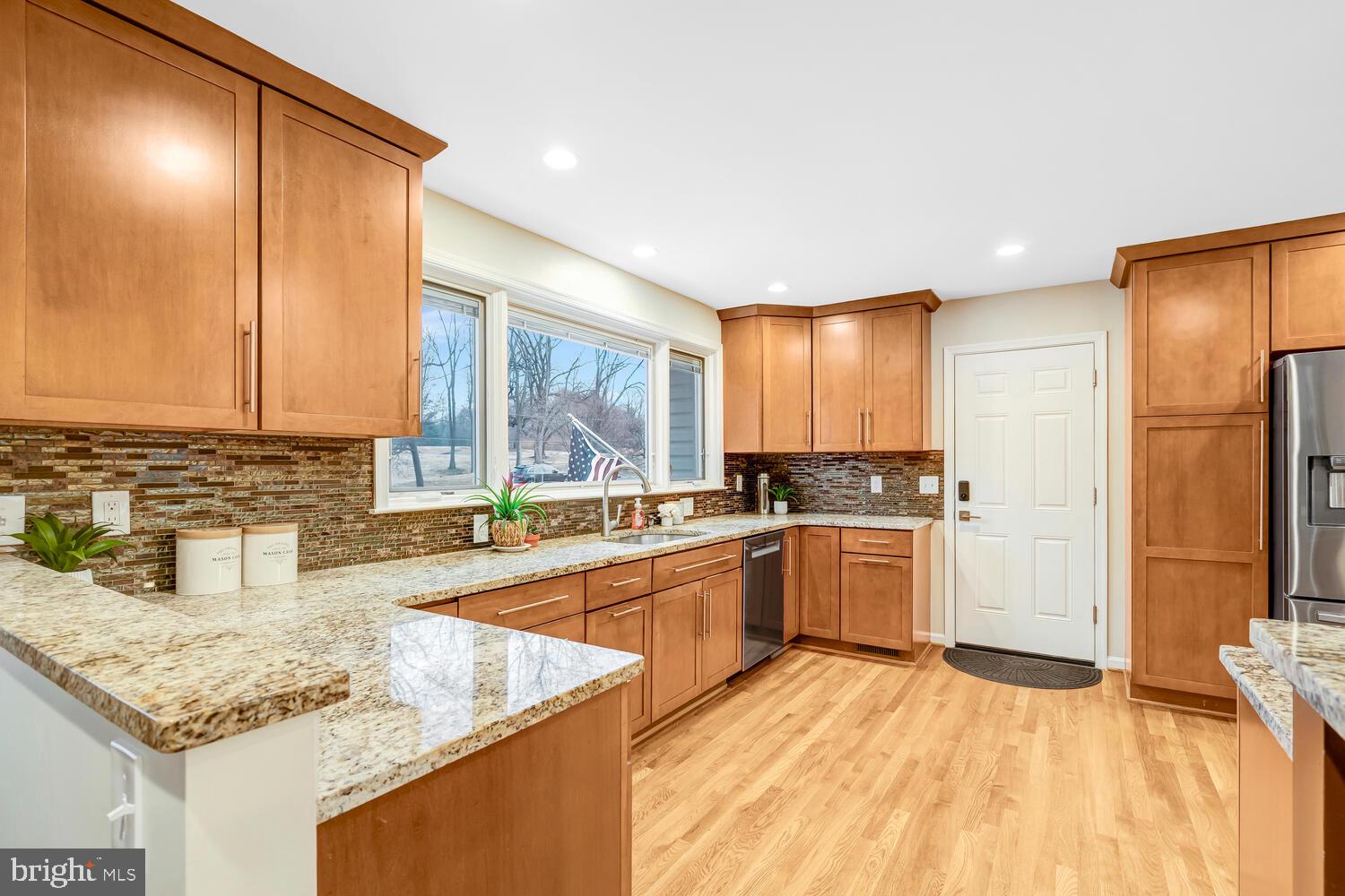 MANOR LAKE - Residential